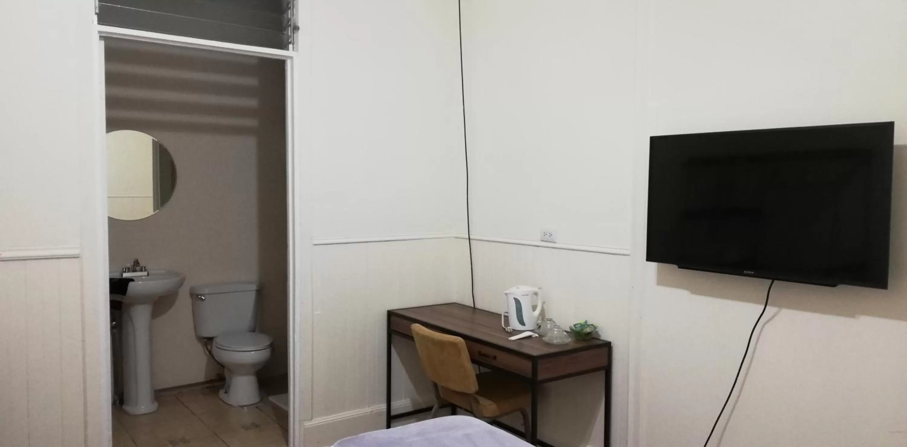 TV/Entertainment Center in Casa Mayela Guest House