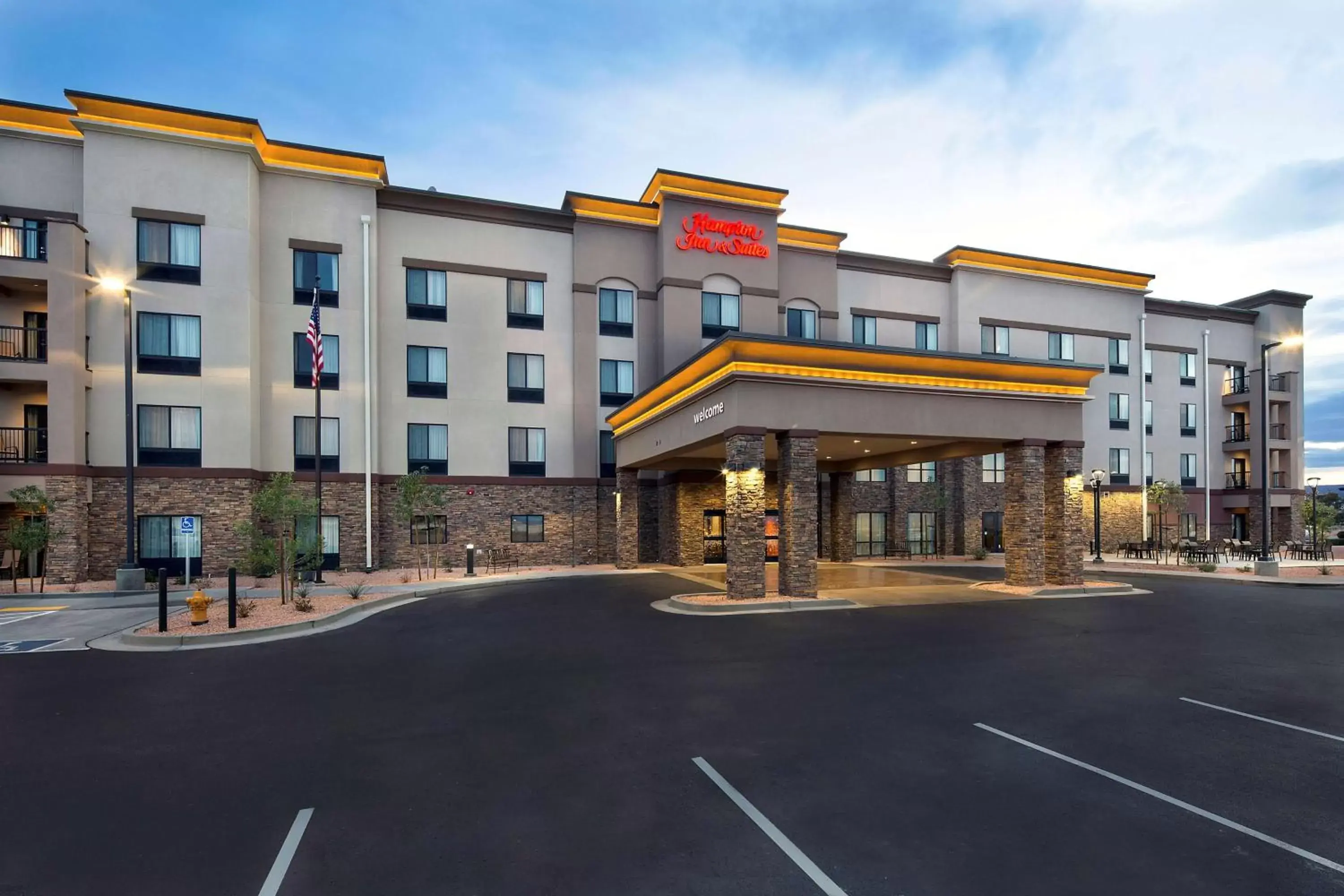 Property Building in Hampton Inn & Suites Page - Lake Powell