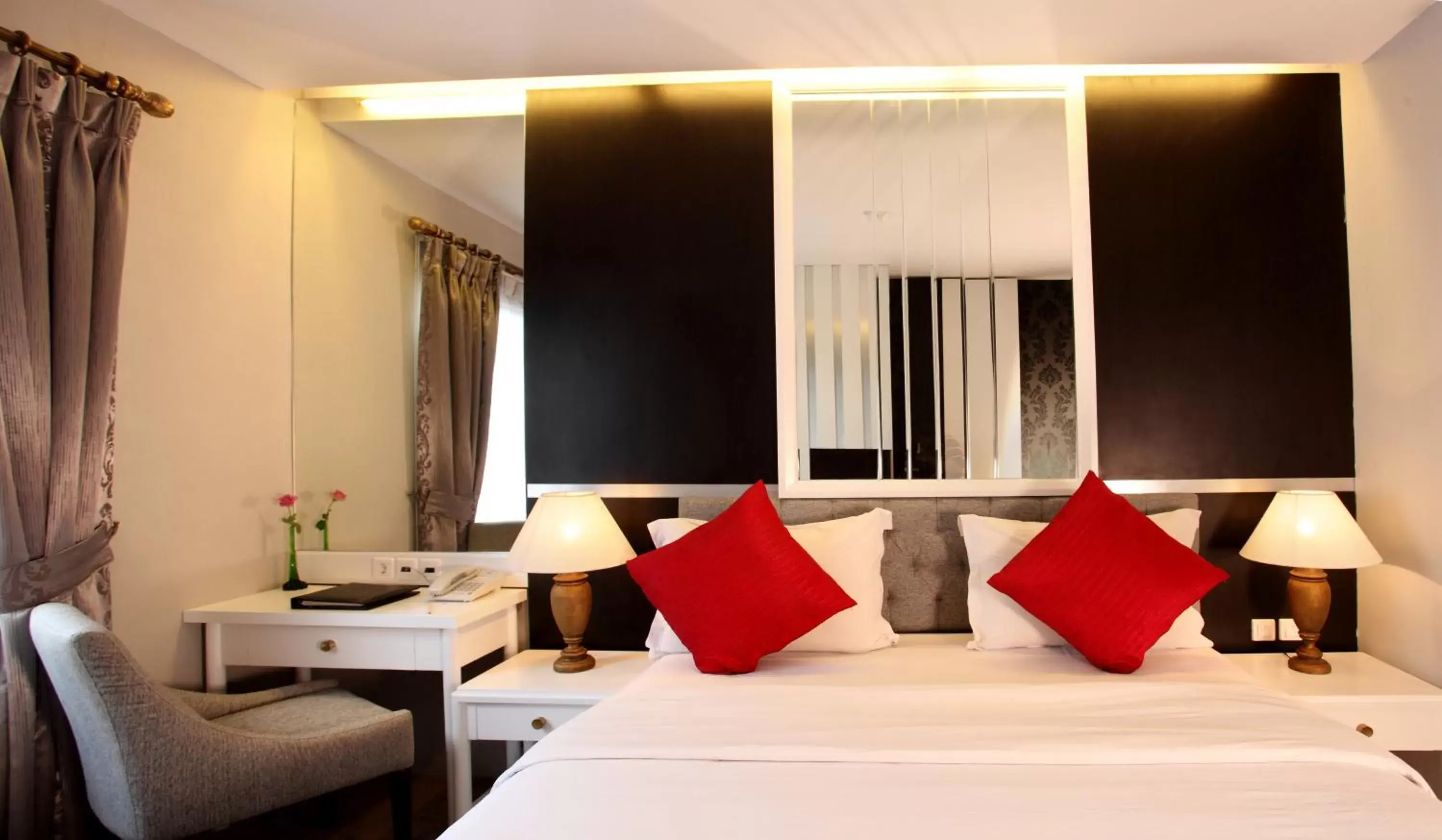 Photo of the whole room, Bed in Gino Feruci Braga by KAGUM Hotels