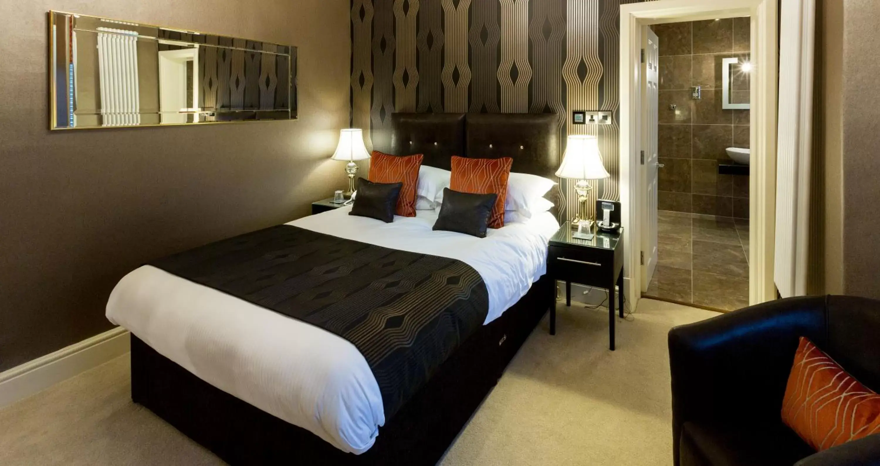 Photo of the whole room, Bed in Applegarth Villa Hotel & Restaurant (Adult Only)