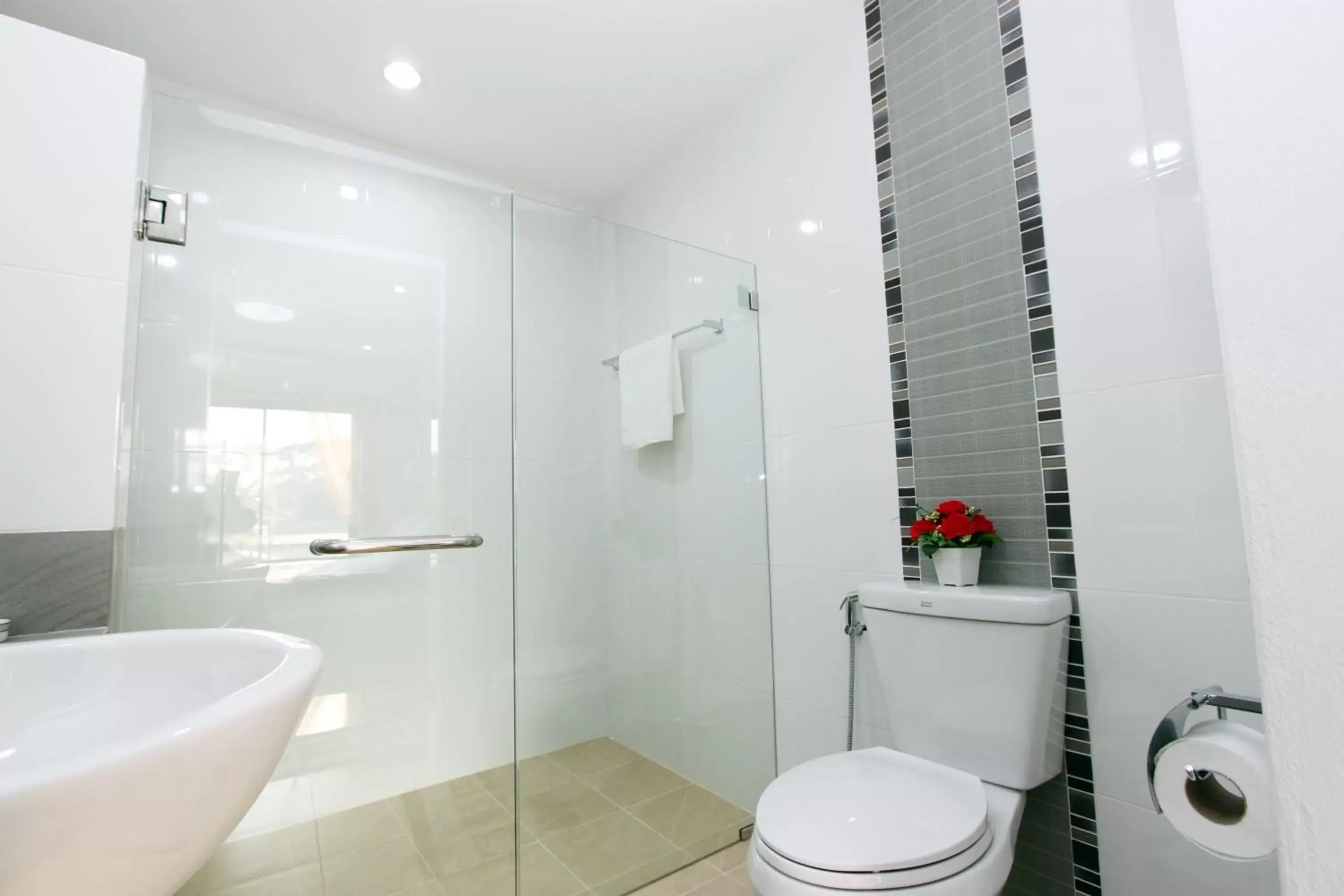 Bathroom in V-twin Donjan Service Apartment Bathroom in V-twin Donjan Service Apartment