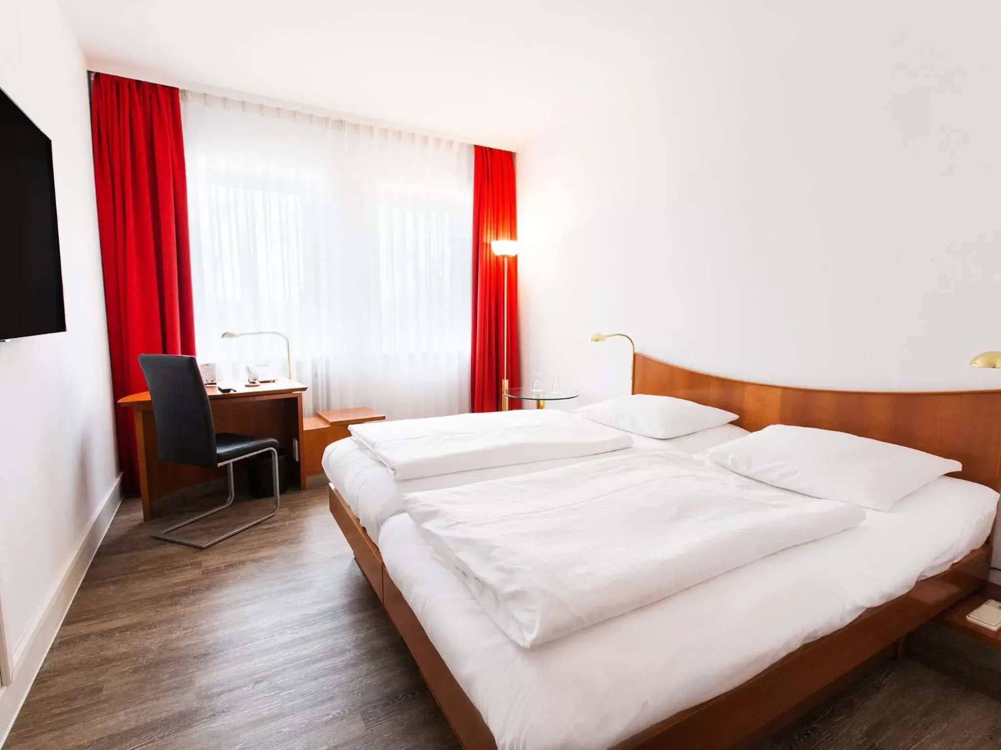 Bedroom, Bed in DORMERO Hotel Dresden Airport