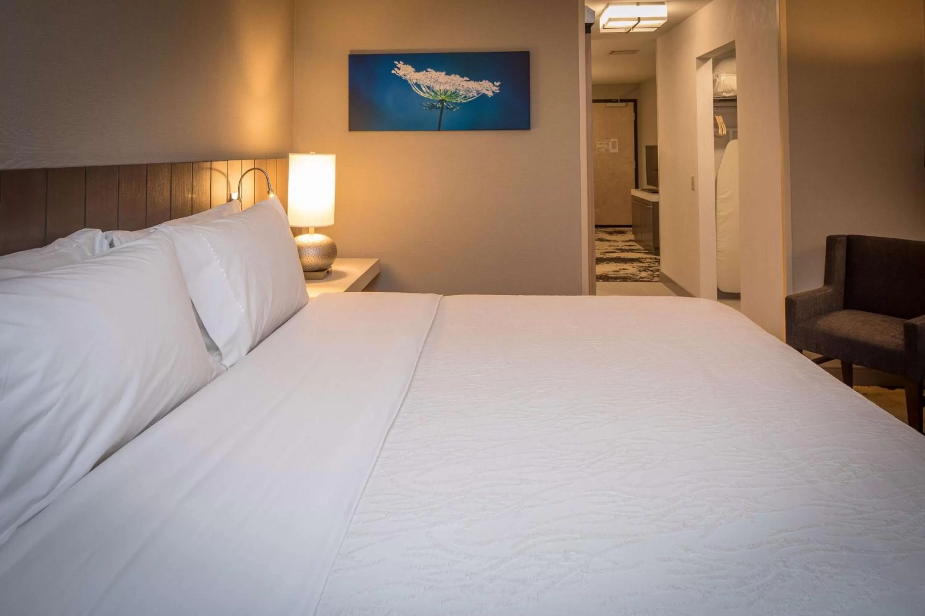 Photo of the whole room, Bed in Hilton Garden Inn Pittsburgh Airport