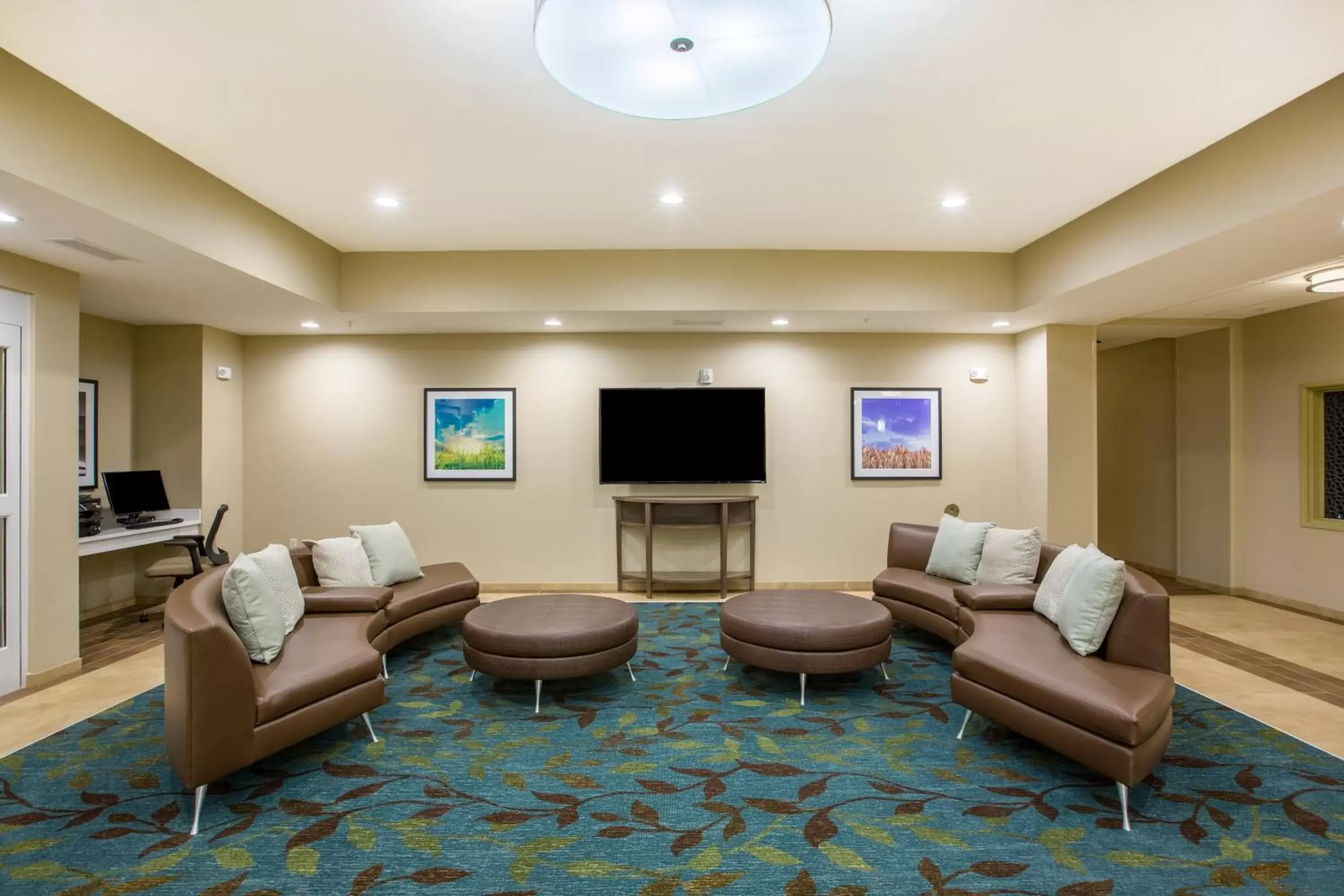 Lobby or reception, Seating Area in Candlewood Suites - Omaha Millard Area, an IHG Hotel