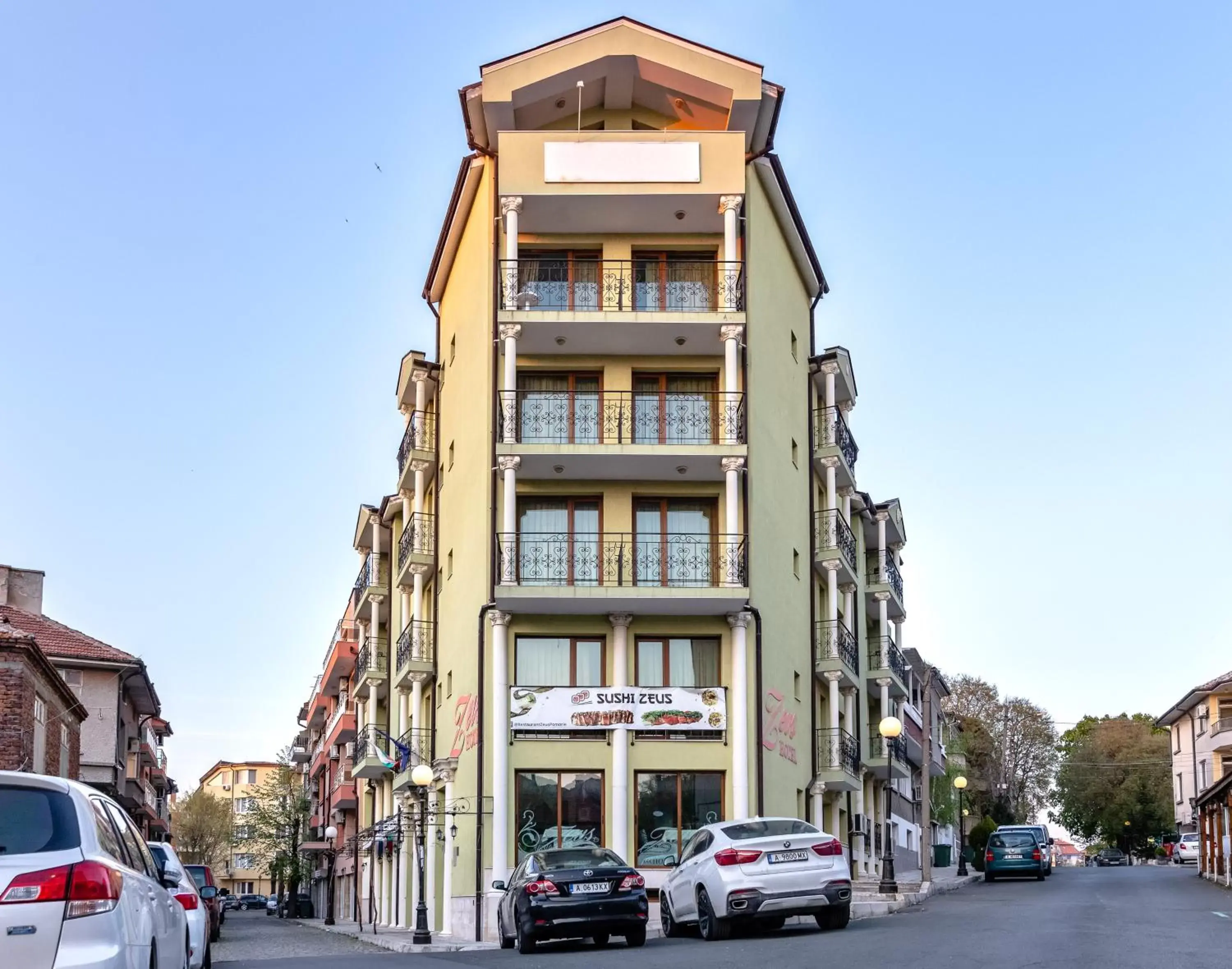 Facade/entrance, Property Building in Hotel Zeus