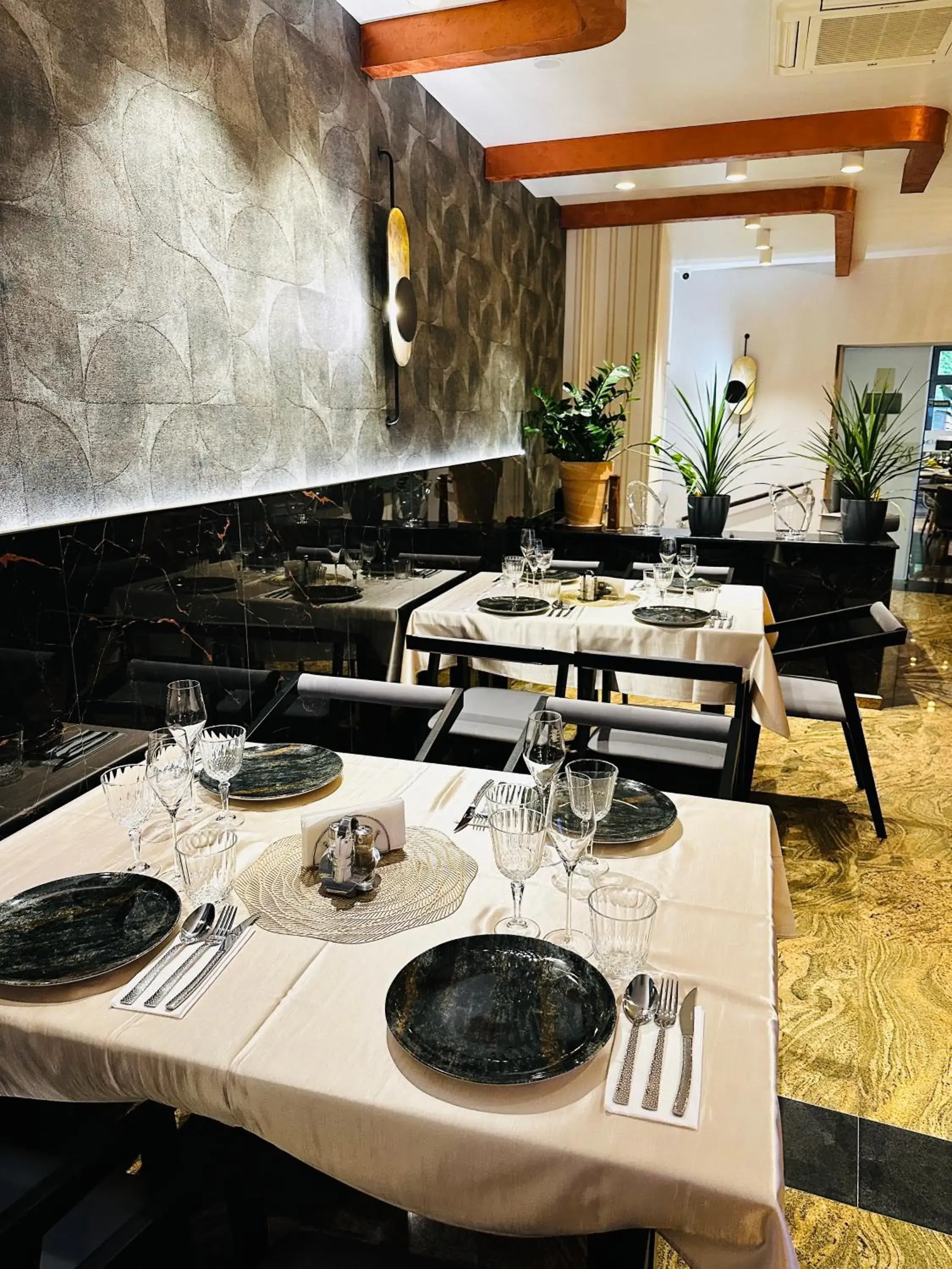 Restaurant/Places to Eat in Levoslav House Hotel