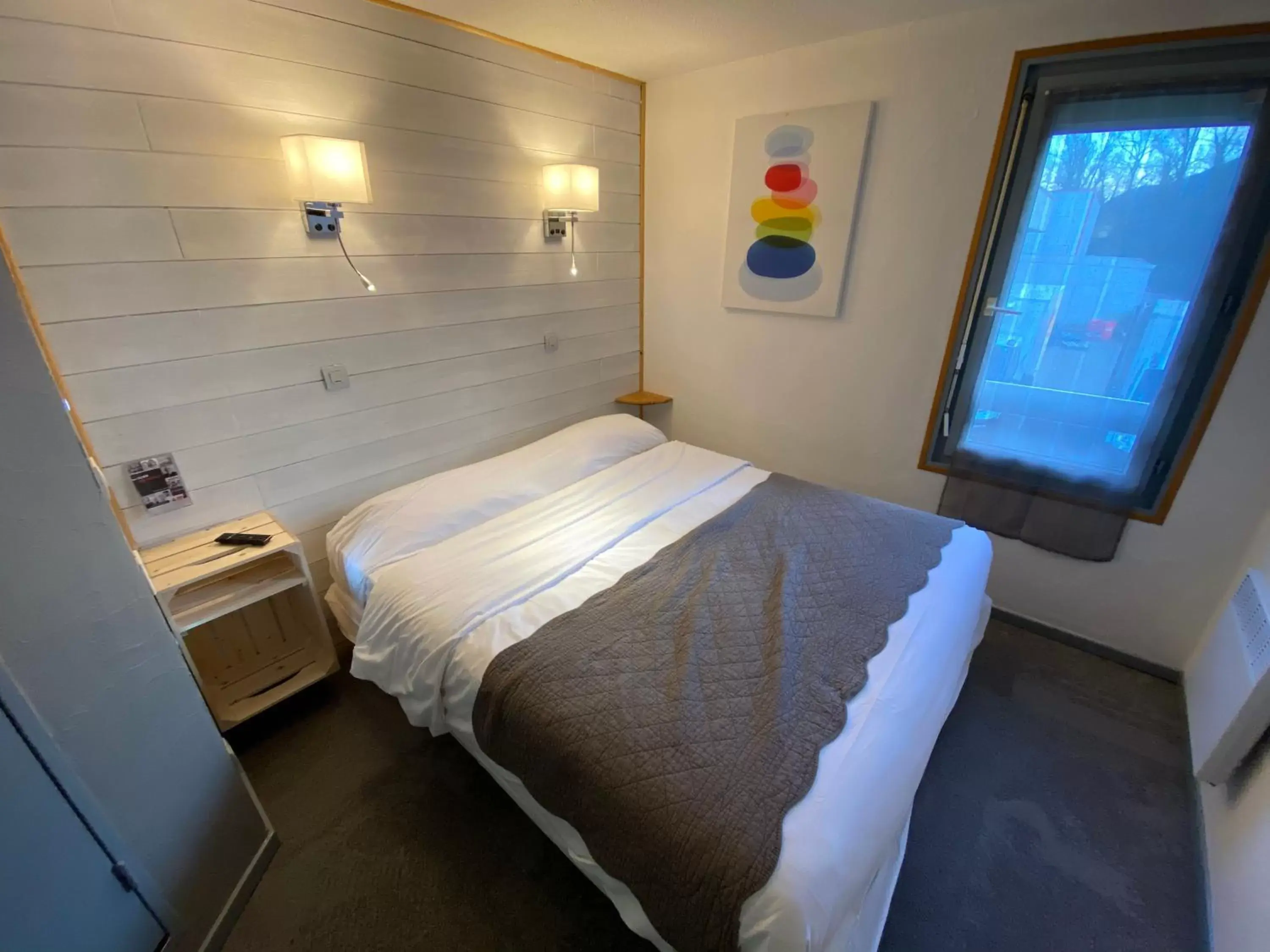 Photo of the whole room, Bed in Fasthotel Chambéry