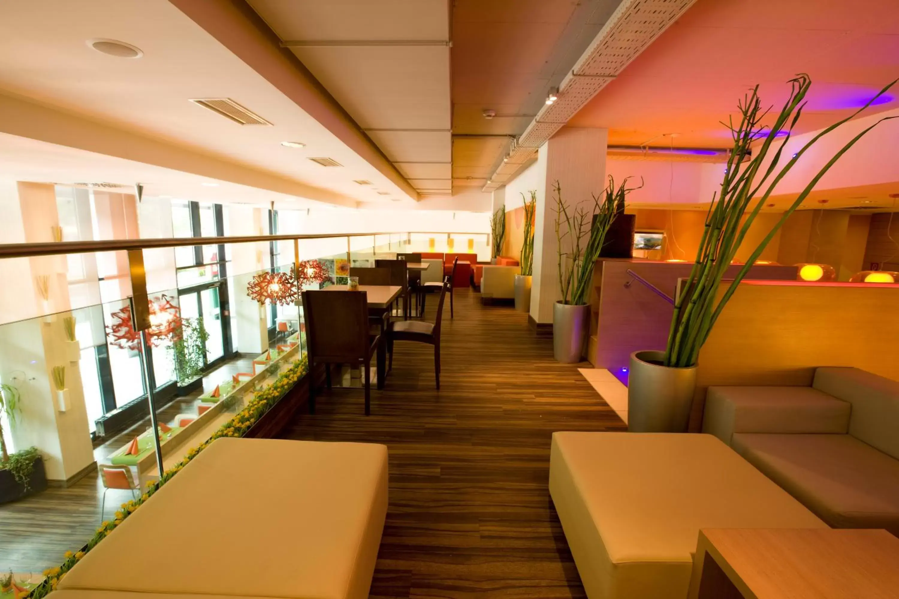 Lounge or bar, Restaurant/Places to Eat in Ibis Wien Messe