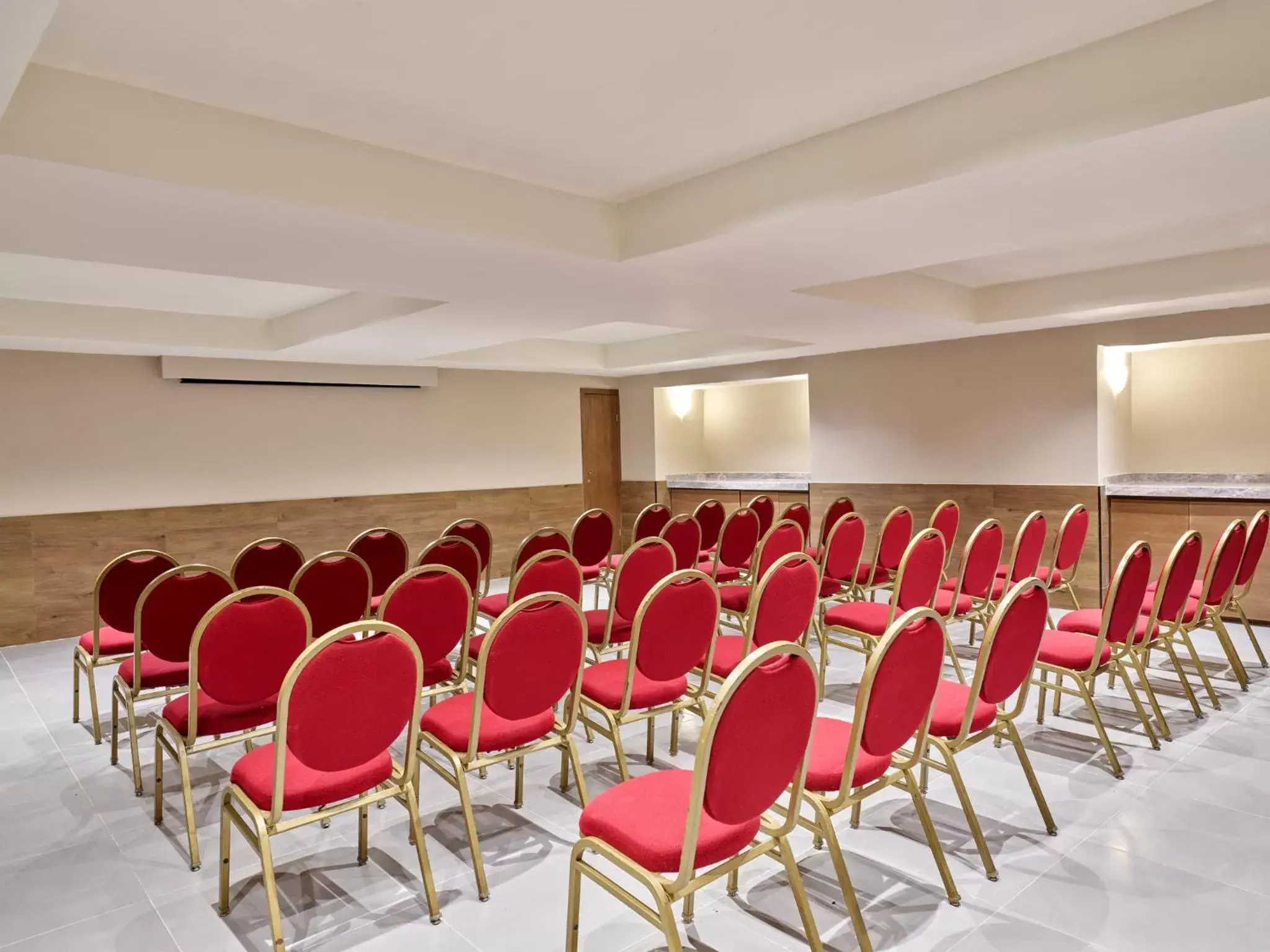 Spa and wellness centre/facilities, Business Area/Conference Room in Fiesta Inn Villahermosa Cencali