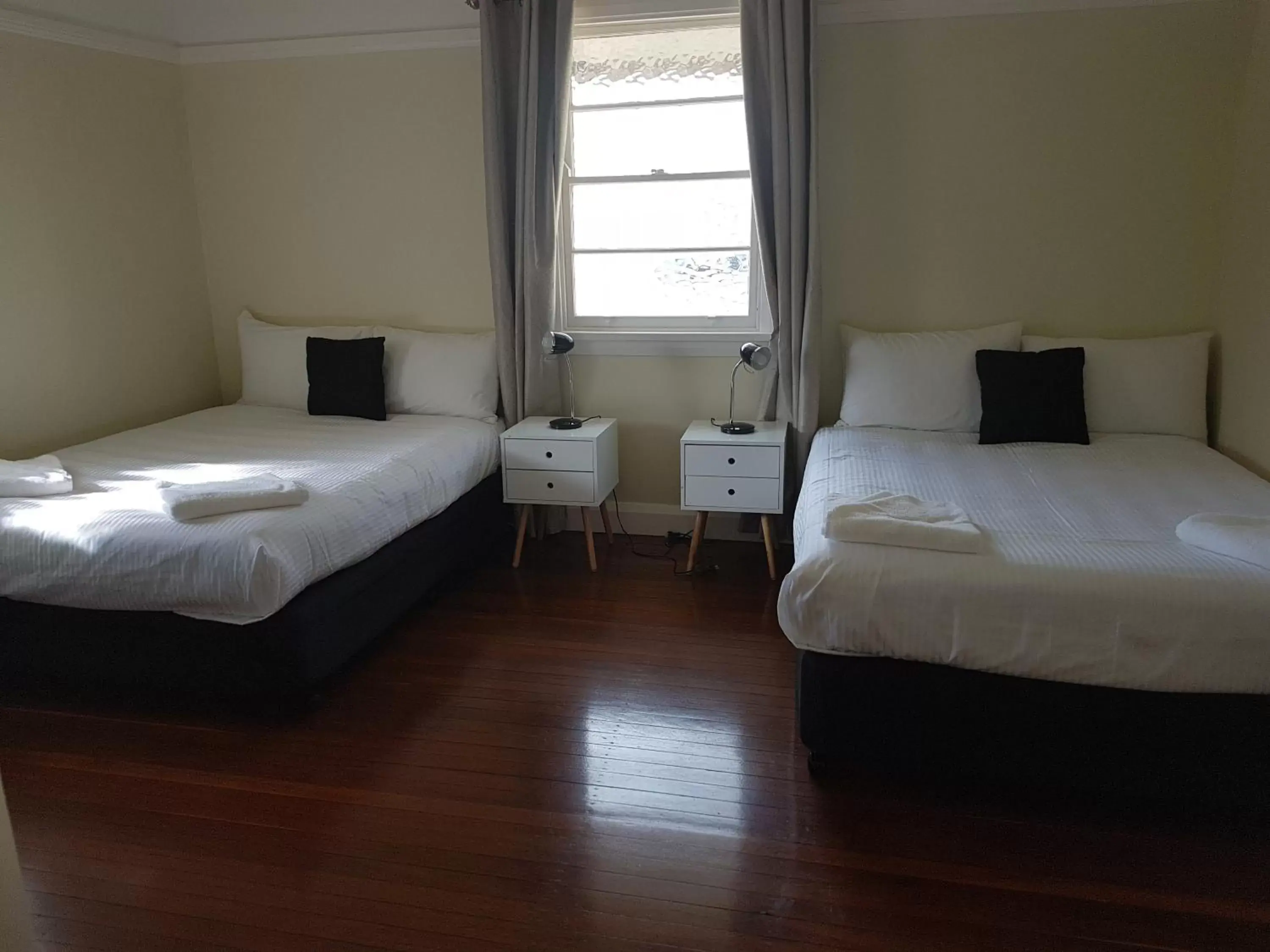 Bed in City Centre Motel Kempsey