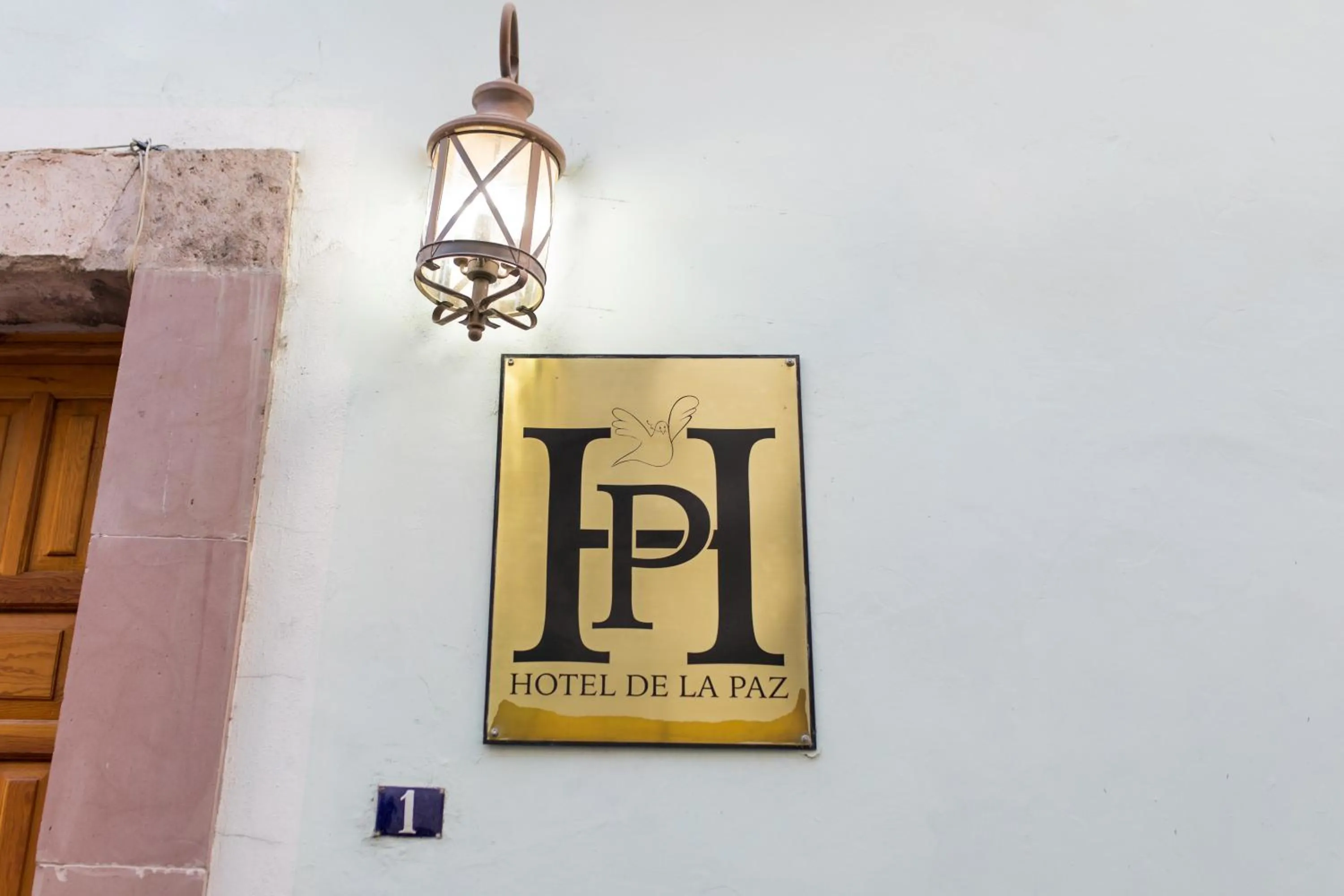 Logo/Certificate/Sign in Hotel de la Paz