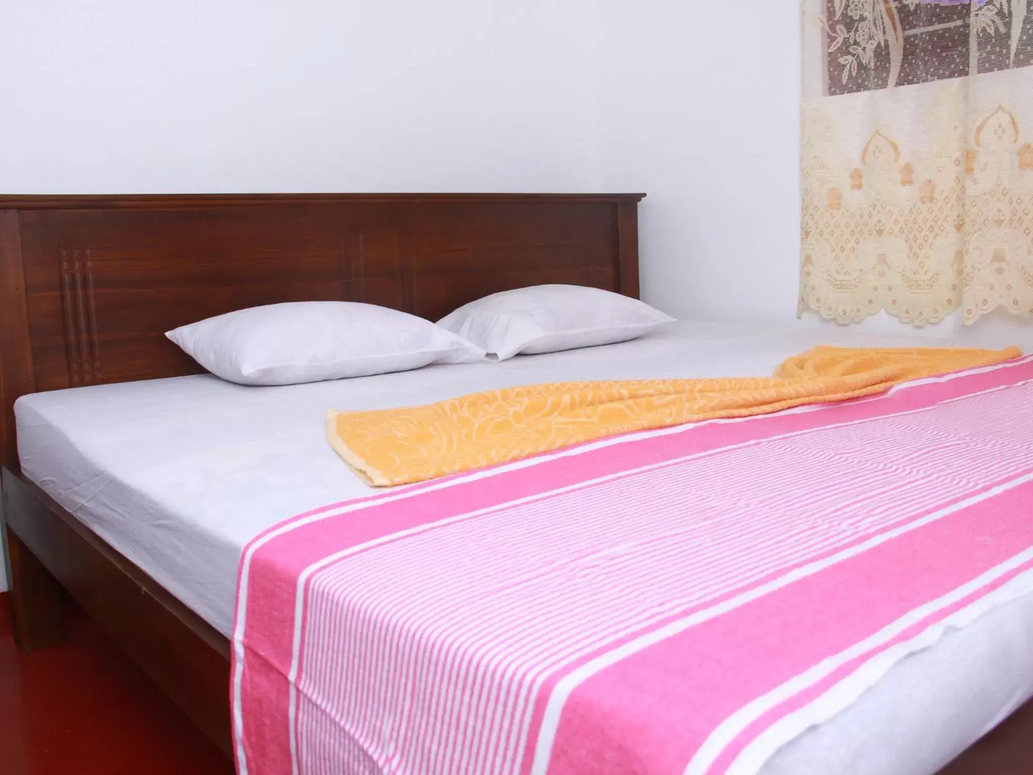 Double Room with Private Bathroom in Dilan Guest Double Room with Private Bathroom in Dilan Guest