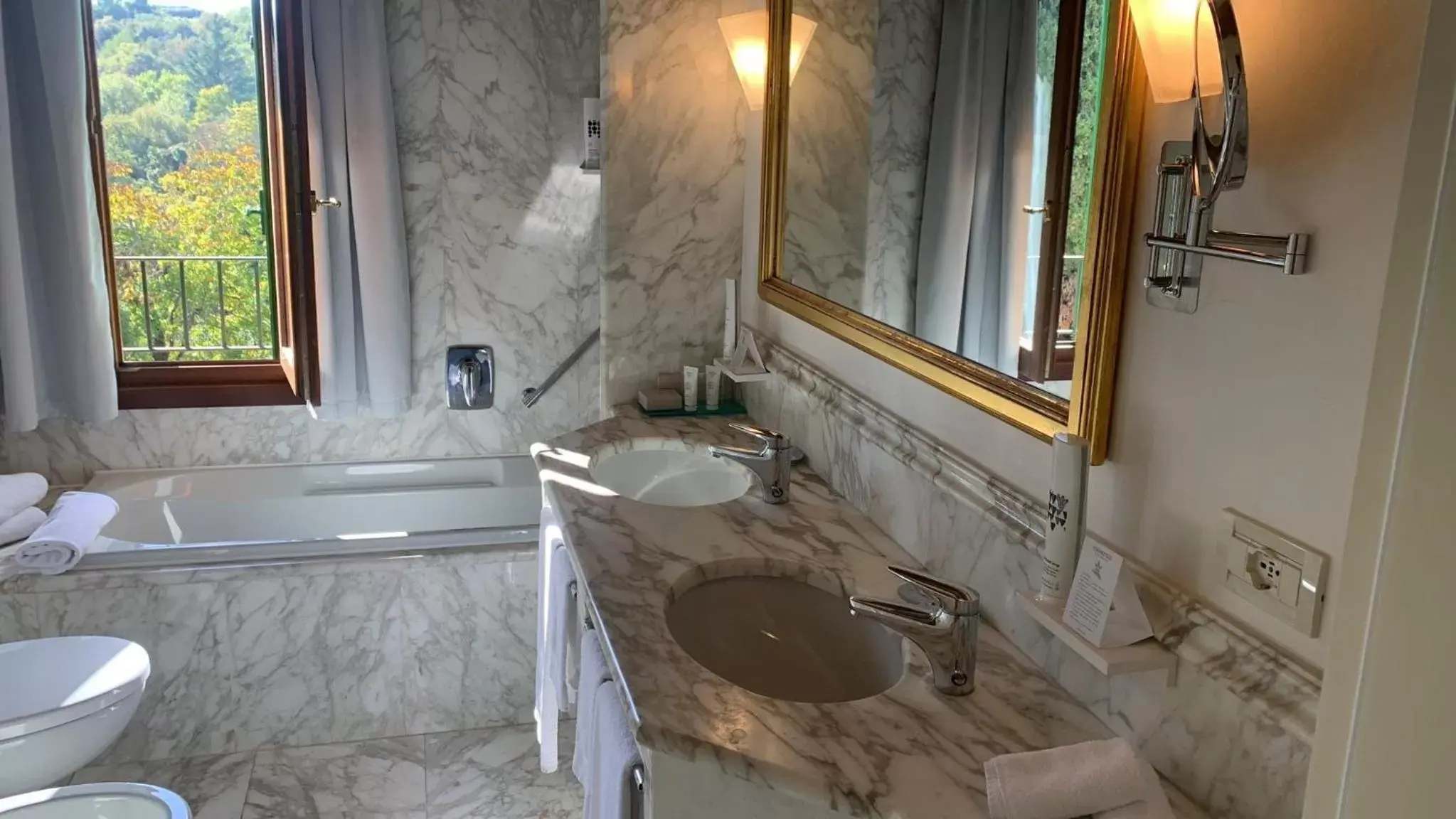 Bathroom in Villa Michelangelo Vicenza – Starhotels Collezione