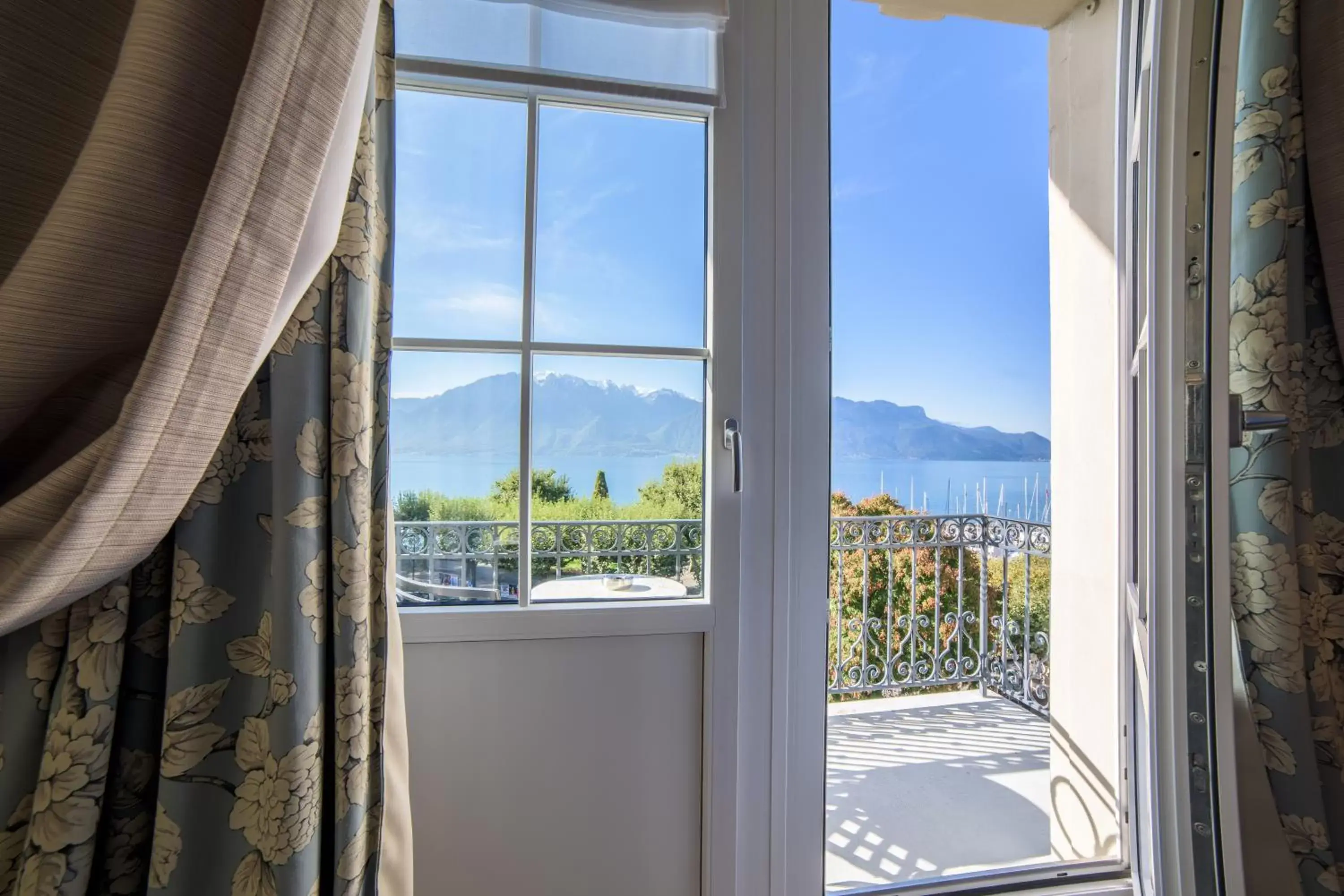 Balcony/Terrace, Mountain View in Grand Hotel du Lac - Relais & Châteaux