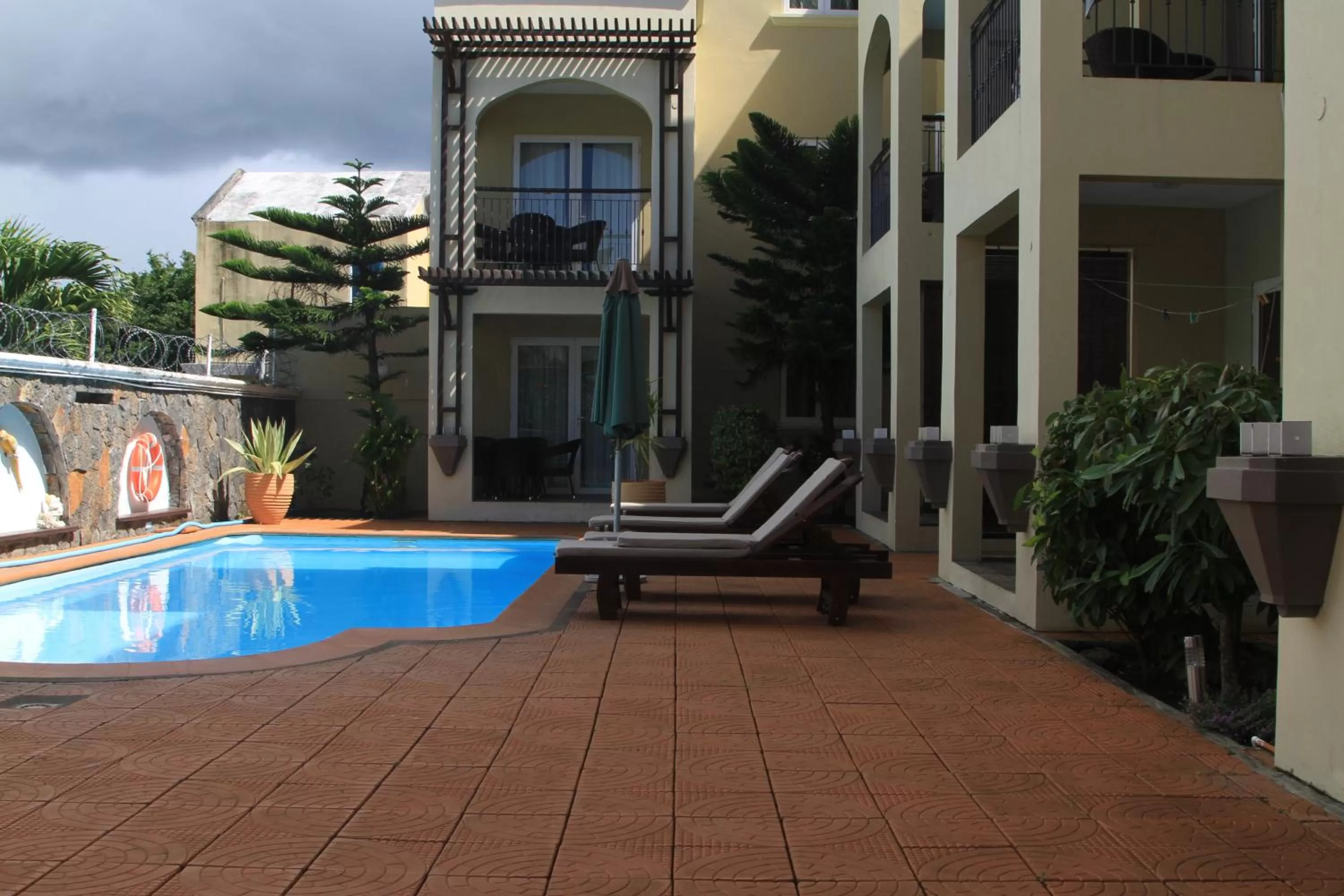 Swimming pool in Villa Narmada