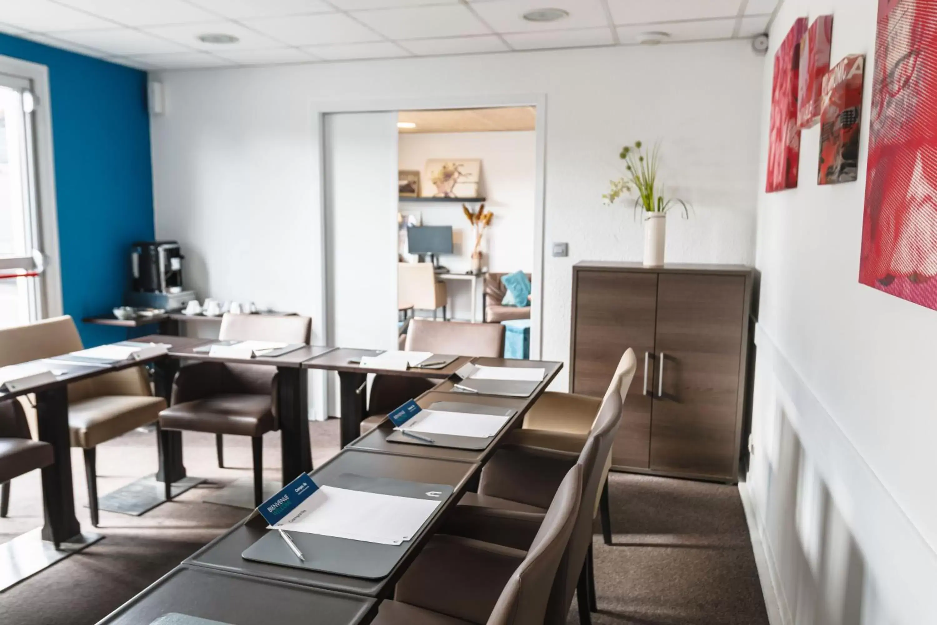 Seating area, Restaurant/Places to Eat in Campanile Lyon Bron Eurexpo