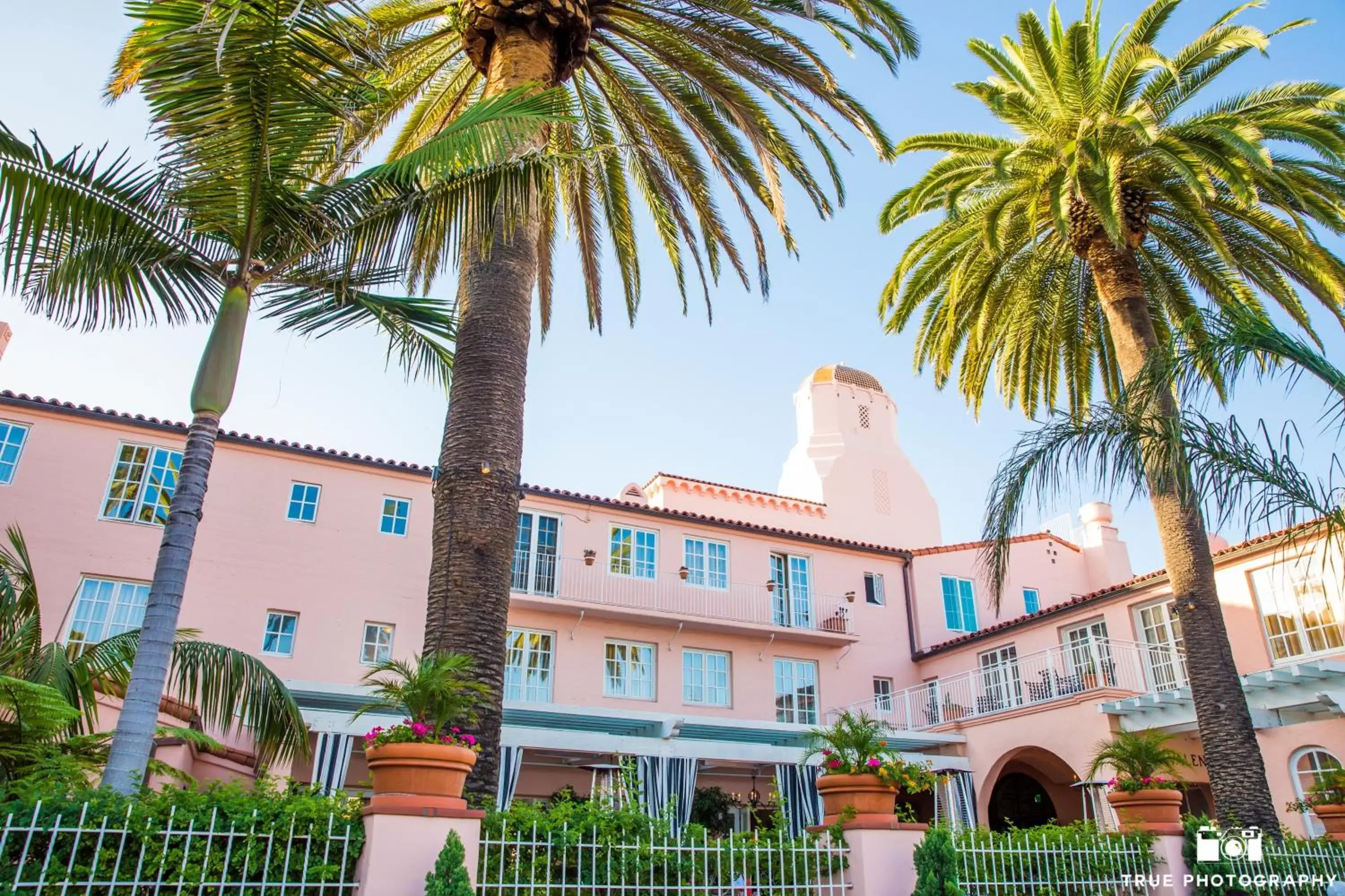 Facade/entrance in La Valencia Hotel Facade/entrance in La Valencia Hotel