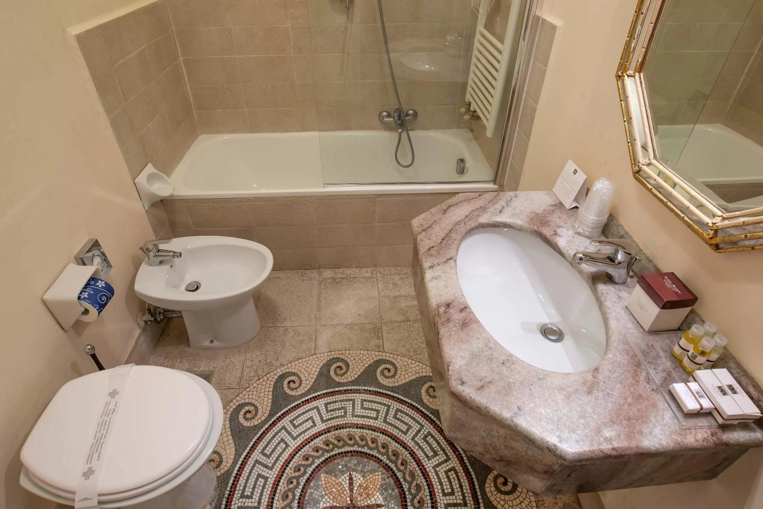 Bathroom in Hotel Paris