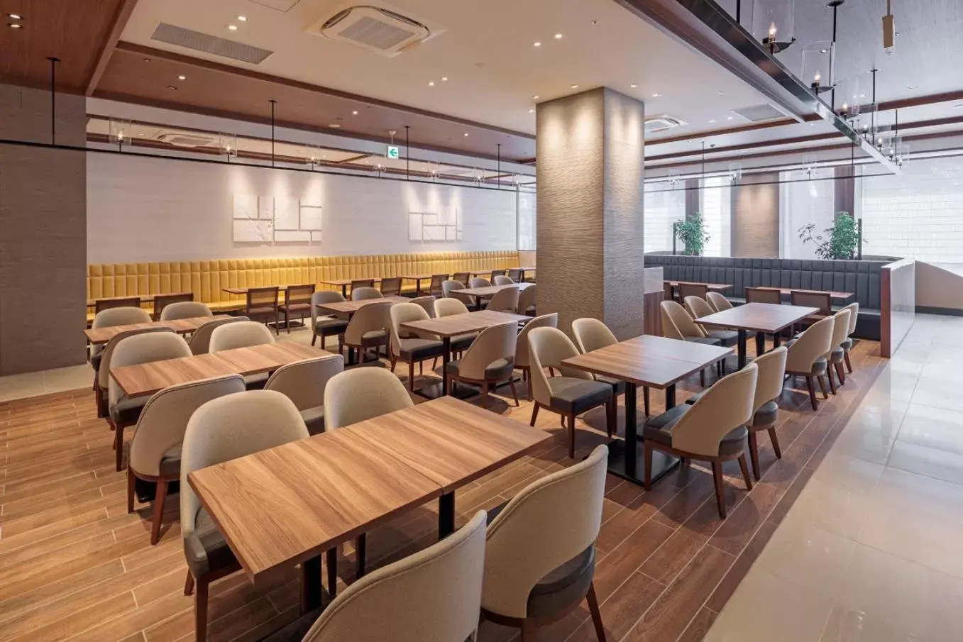 Restaurant/places to eat in Royal Pines Hotel Urawa