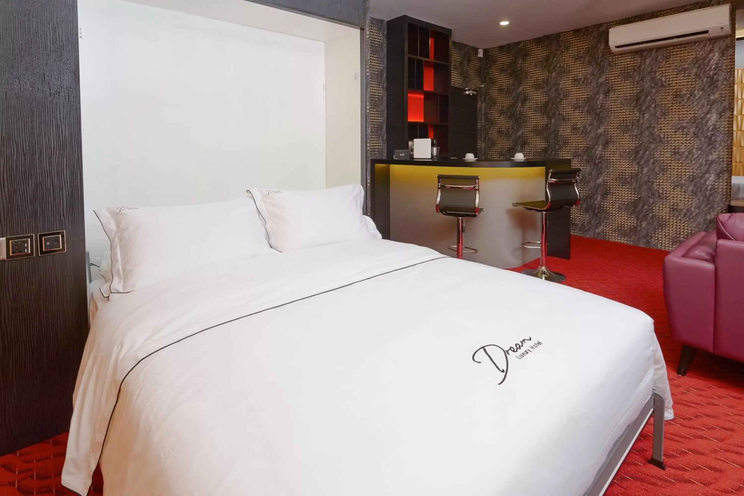 Bed in DREAM LUXURY HOTEL