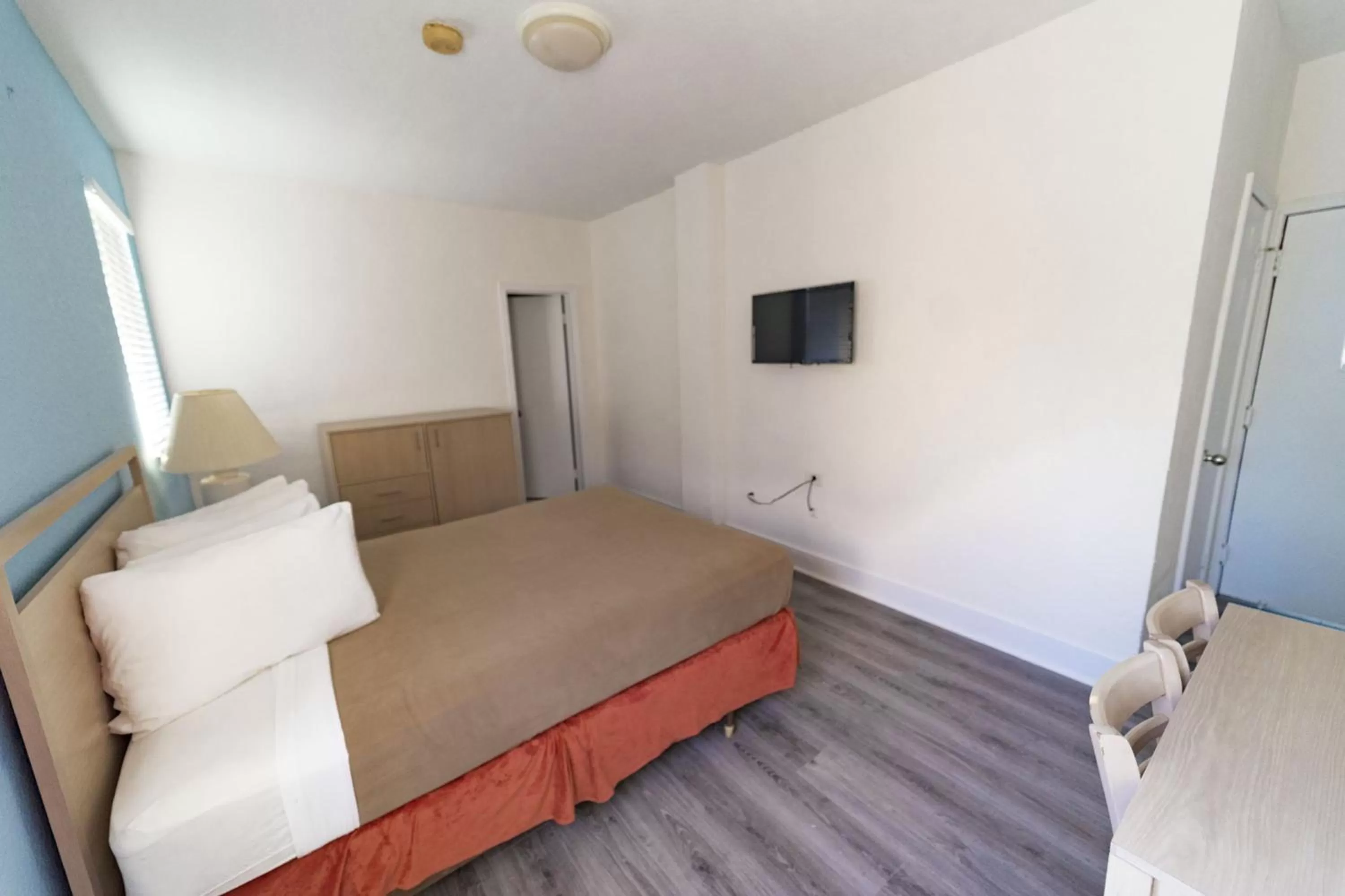 Bed in Broadmore Miami Beach