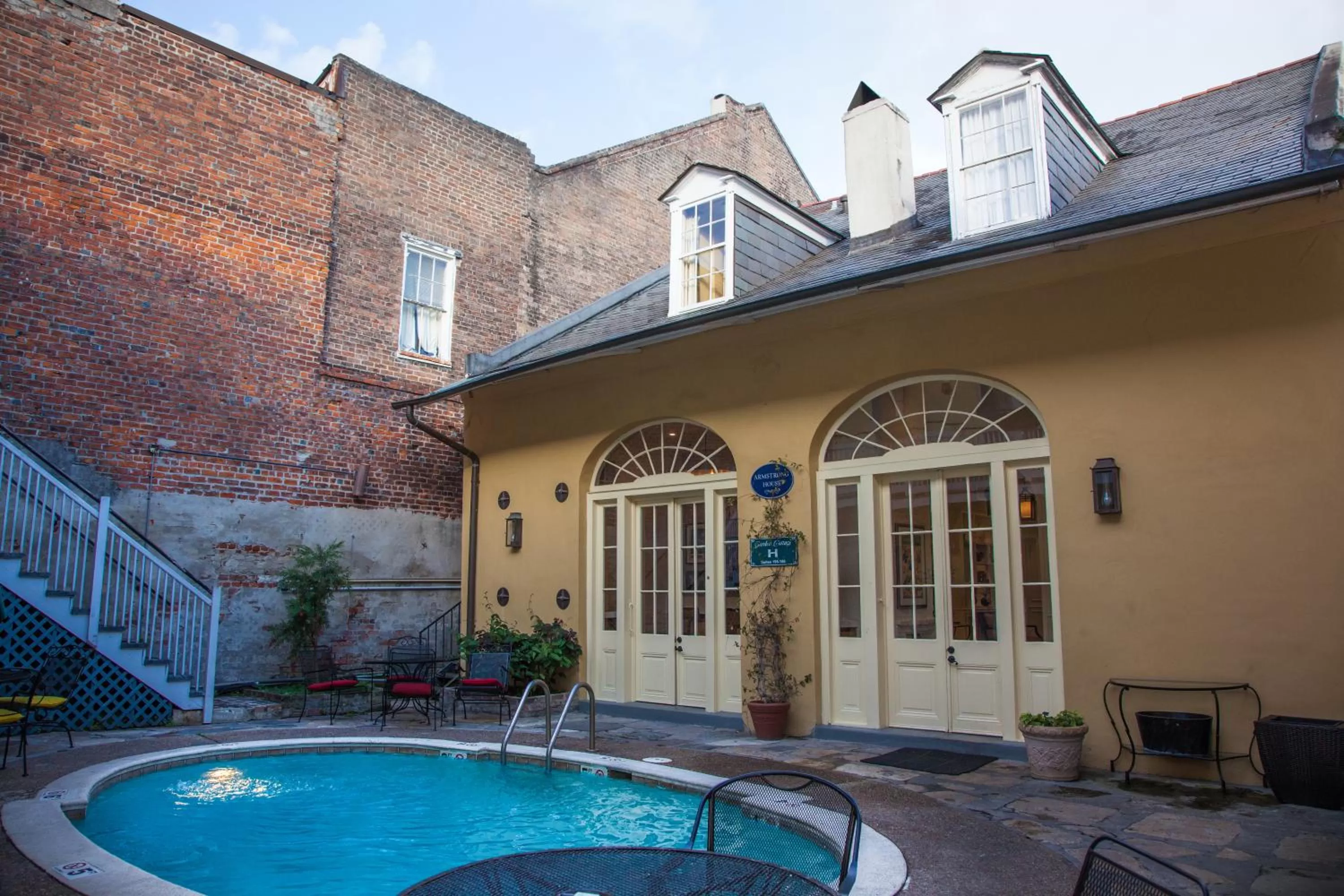 Swimming pool in Hotel St. Pierre French Quarter