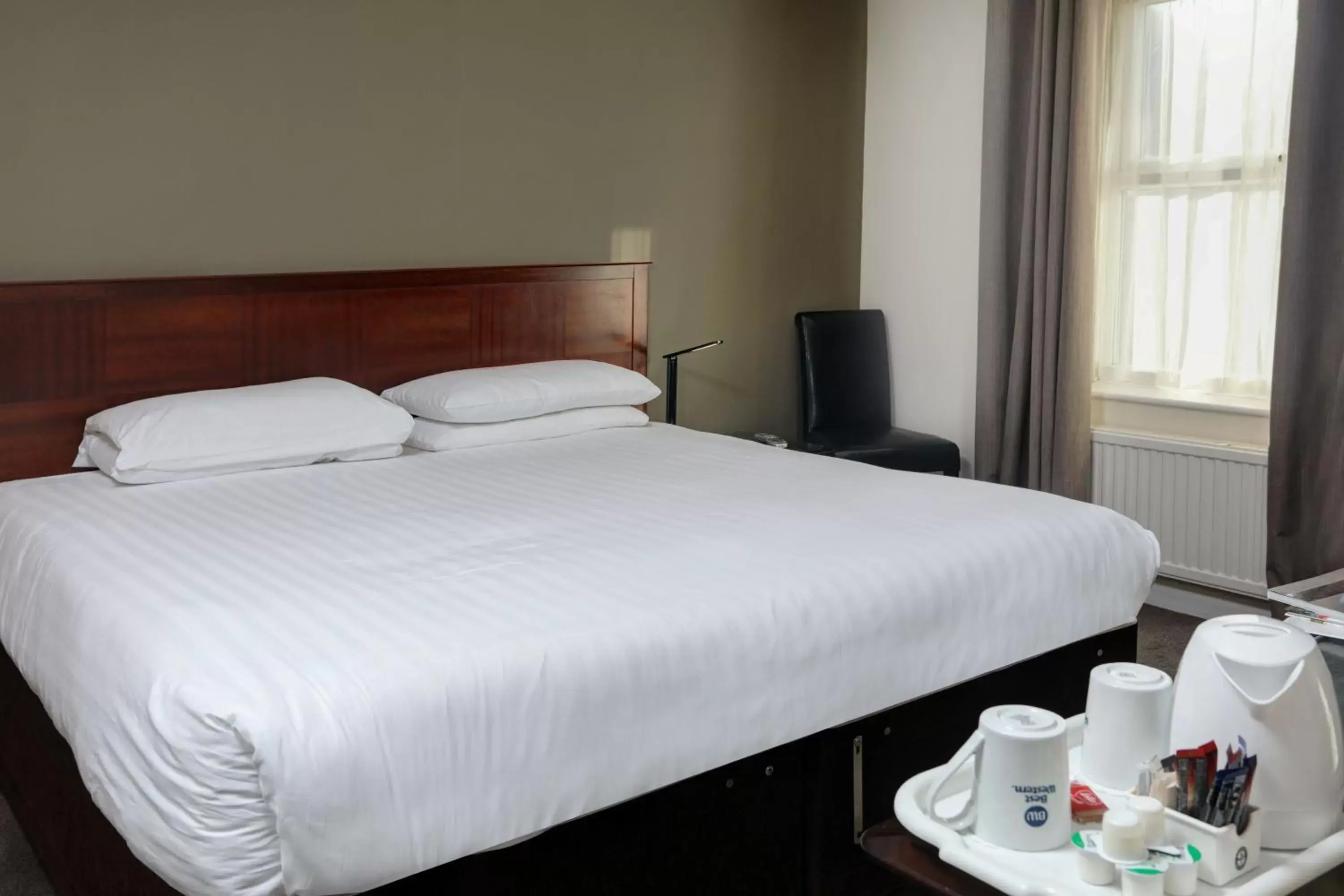 Bedroom, Bed in Best Western Claydon Hotel