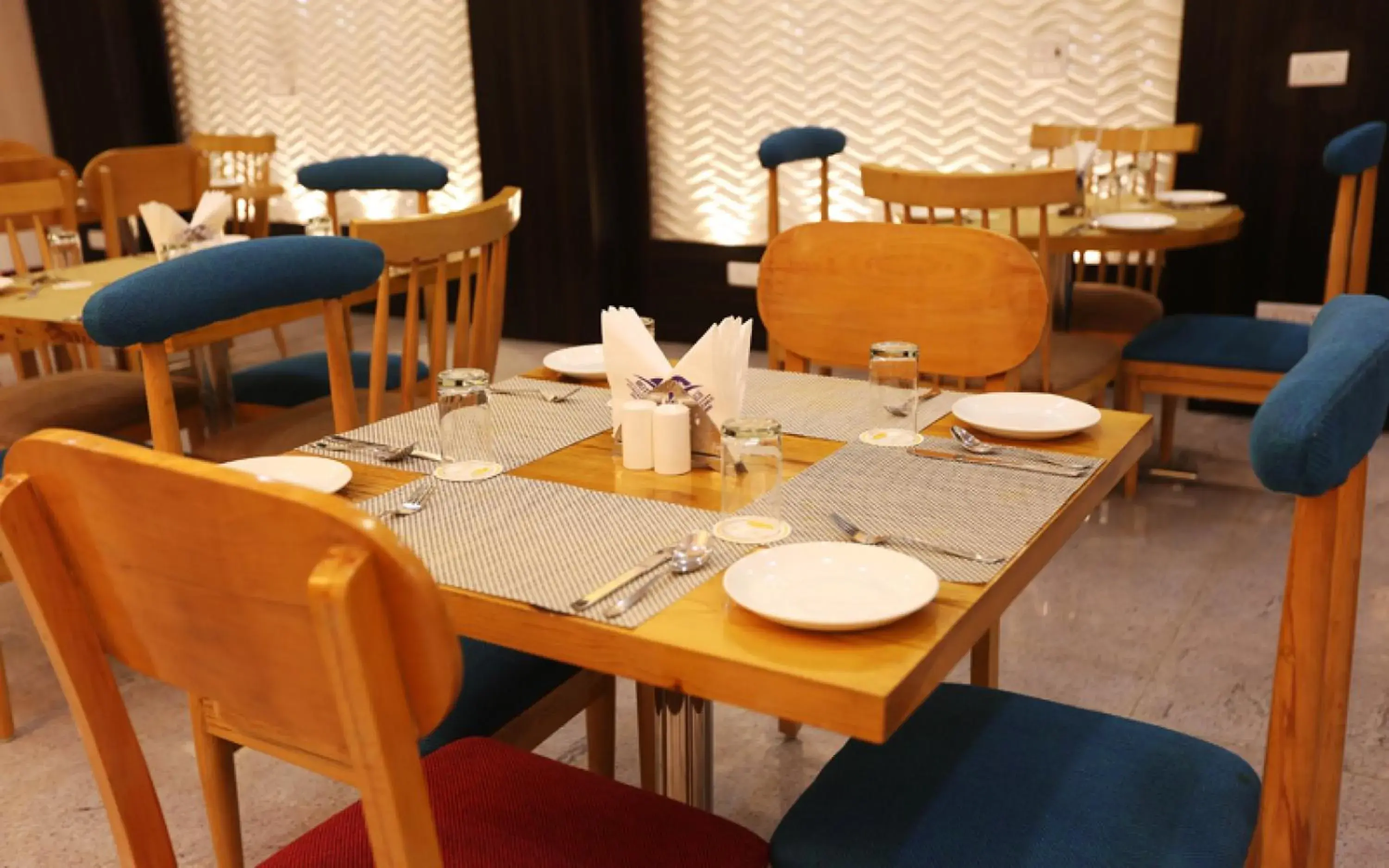 Restaurant/Places to Eat in Hotel Aeropath Near IGI Airport Delhi