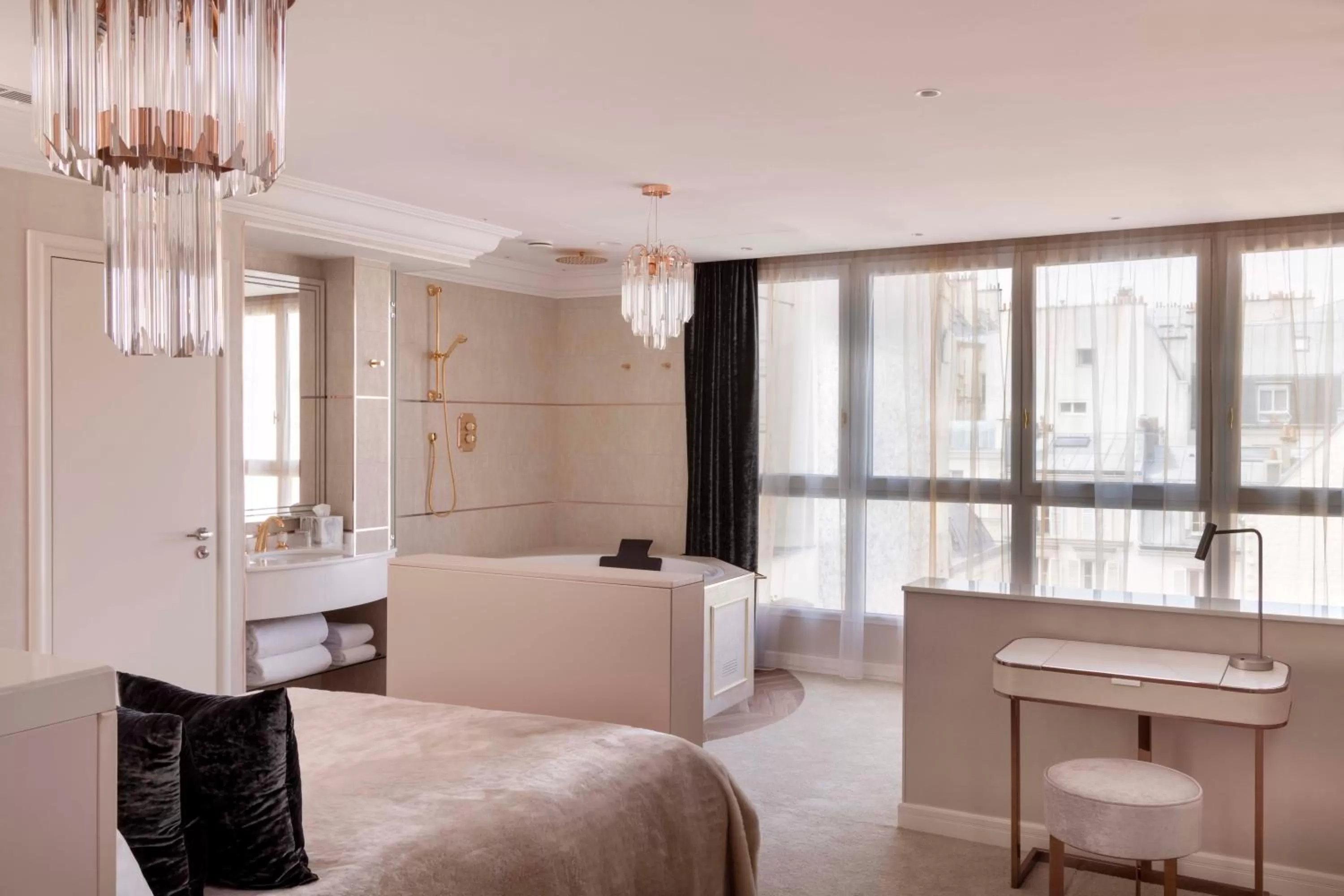 Bathroom, Bed in Paris j'Adore Hotel & Spa