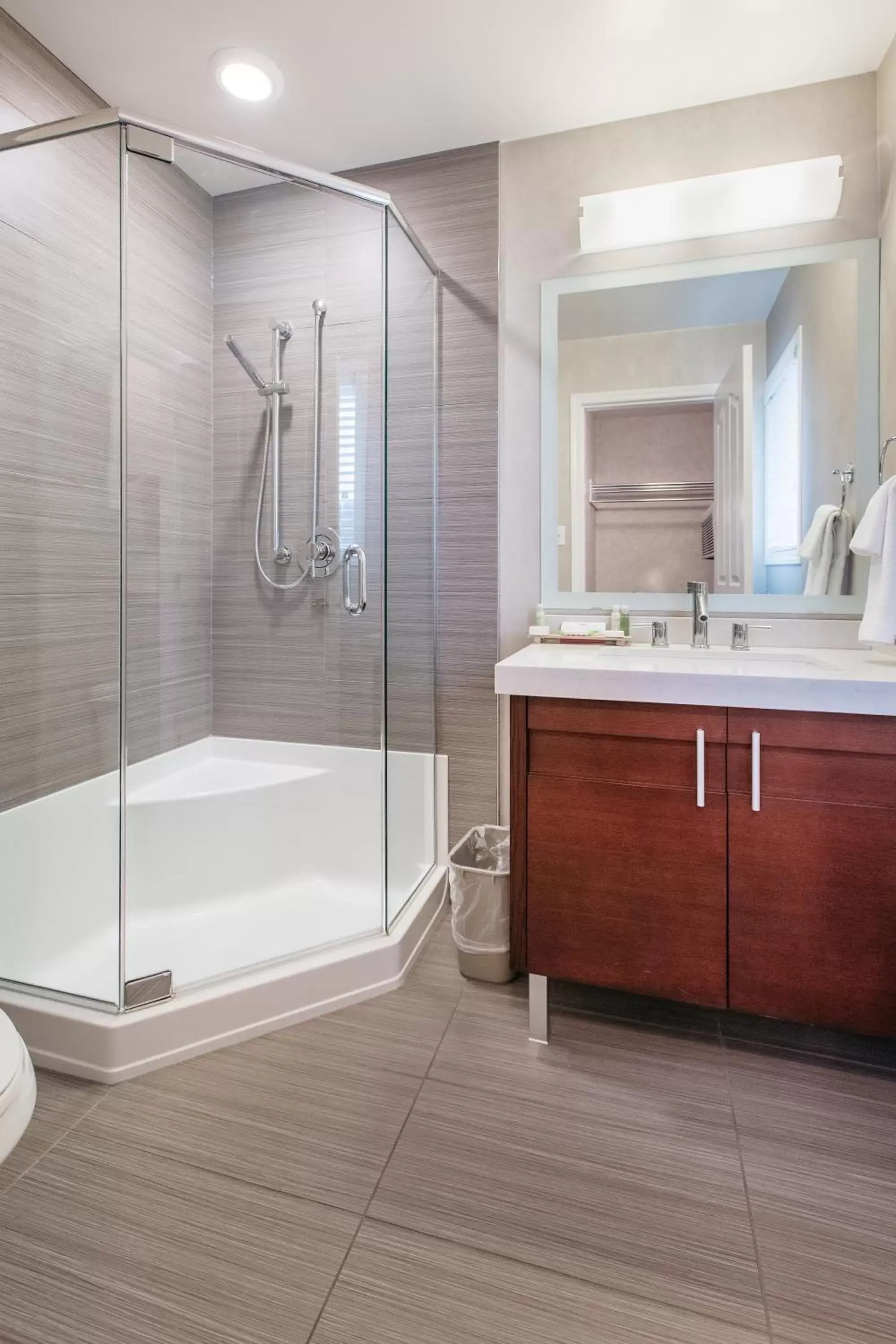 Shower, Bathroom in Mount Robson Inn