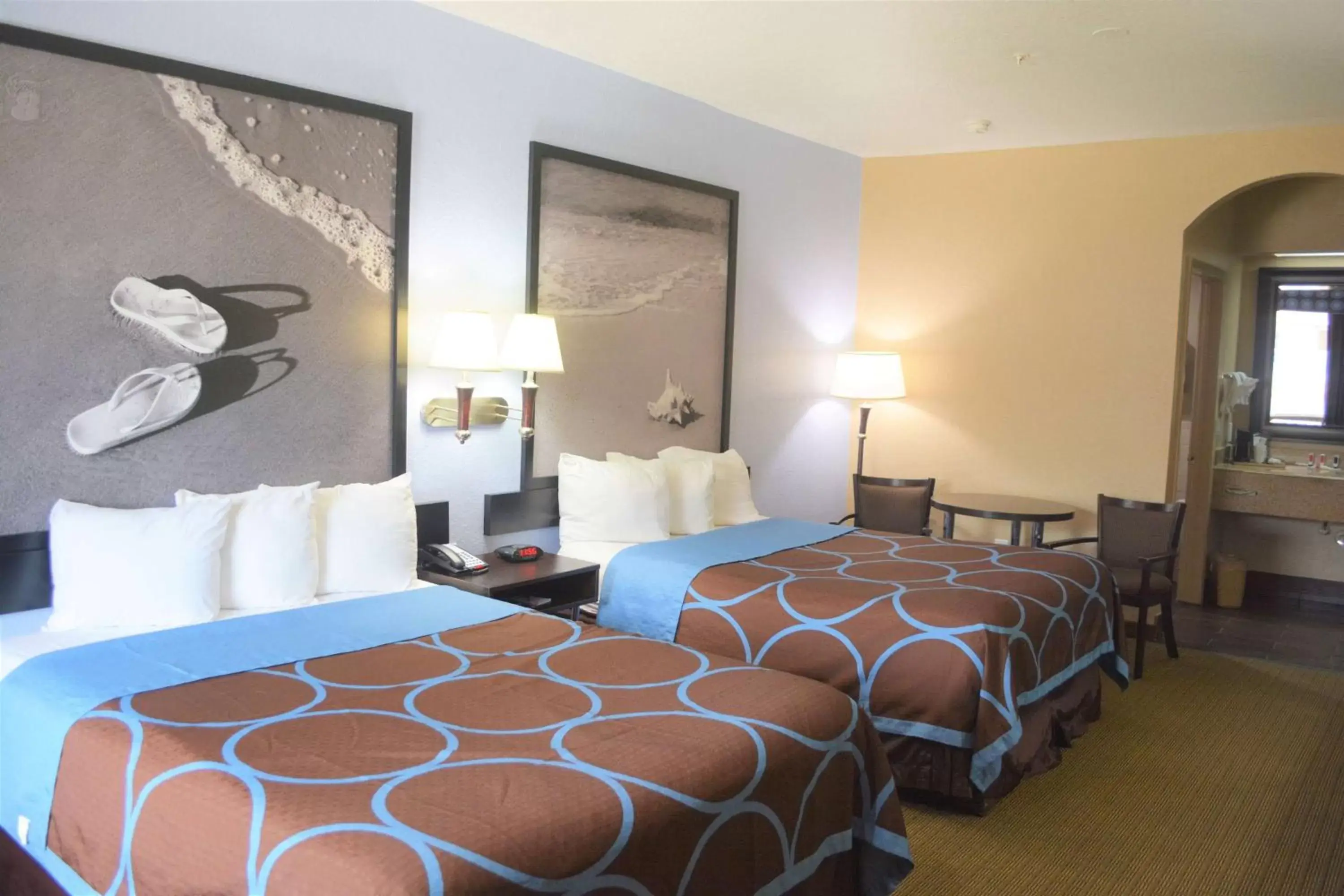 Photo of the whole room, Bed in Super 8 by Wyndham Galveston