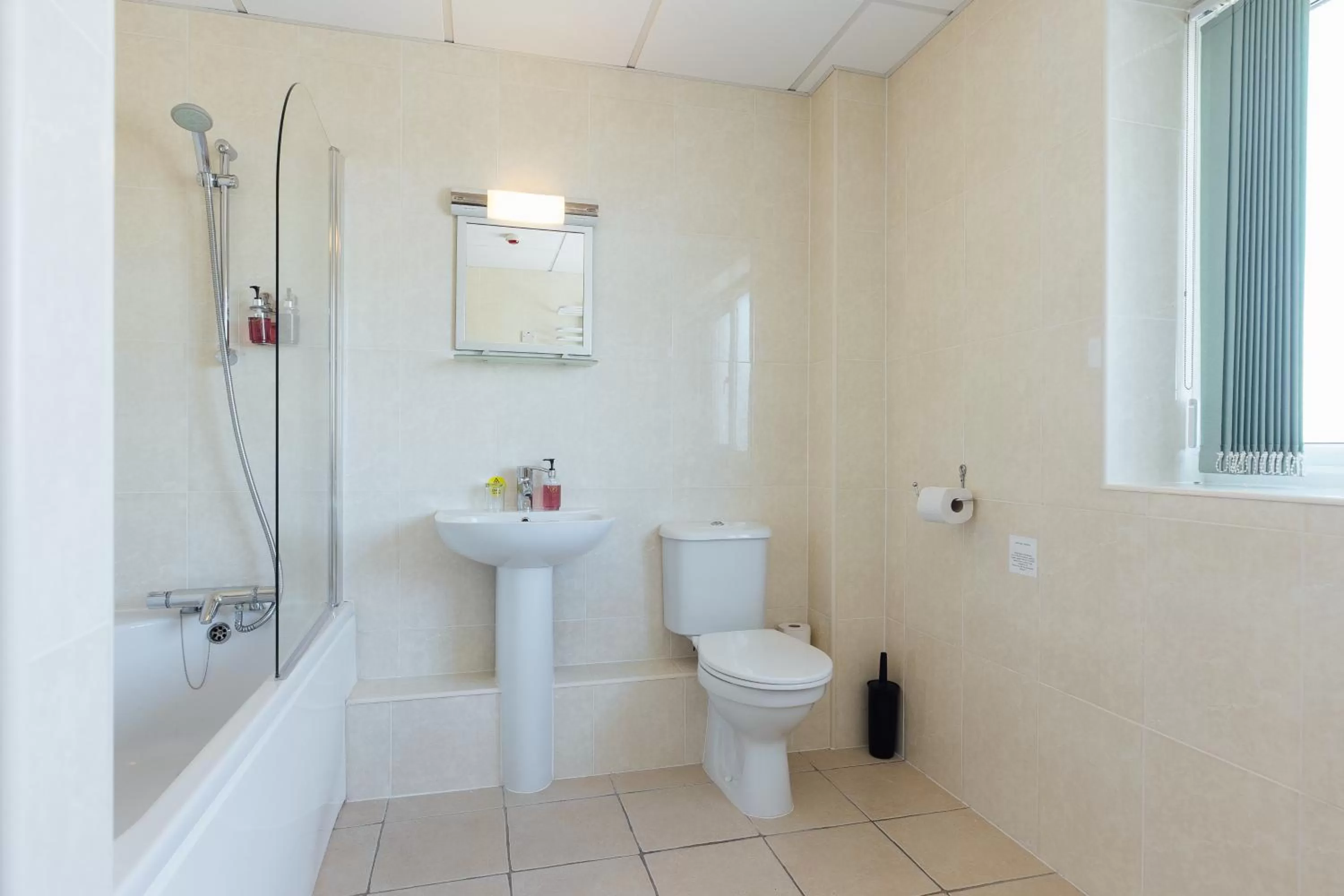 Bathroom in The Imperial Dragon Hotel