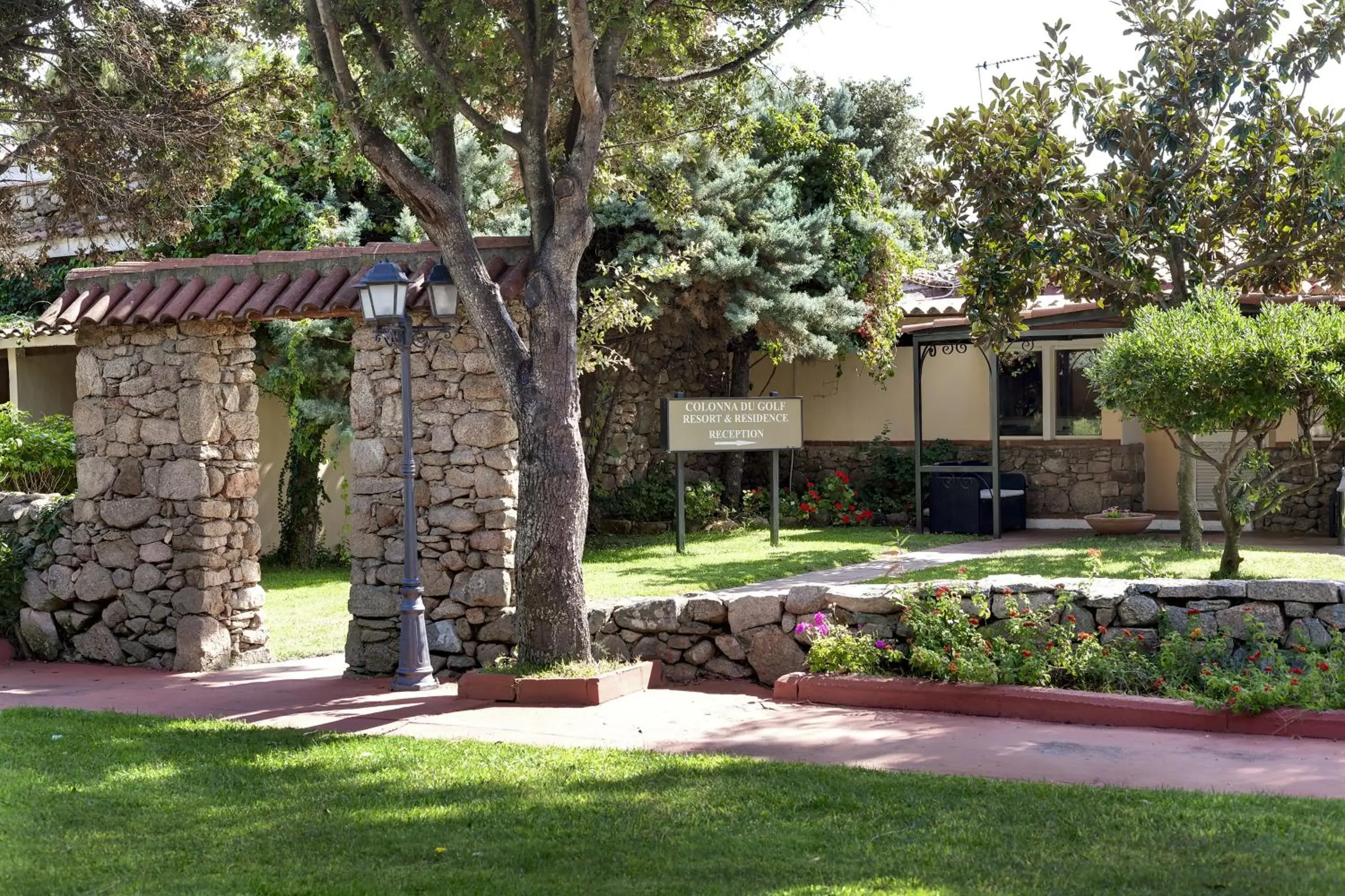 Facade/entrance, Property Building in Colonna Hotel Du Golf