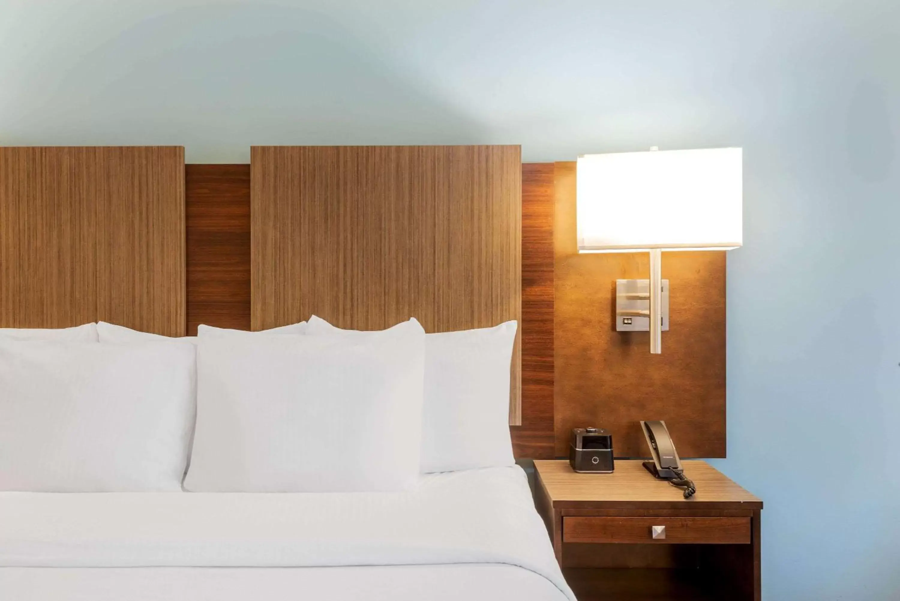 Photo of the whole room, Bed in La Quinta by Wyndham Aberdeen-APG Photo of the whole room, Bed in La Quinta by Wyndham Aberdeen-APG