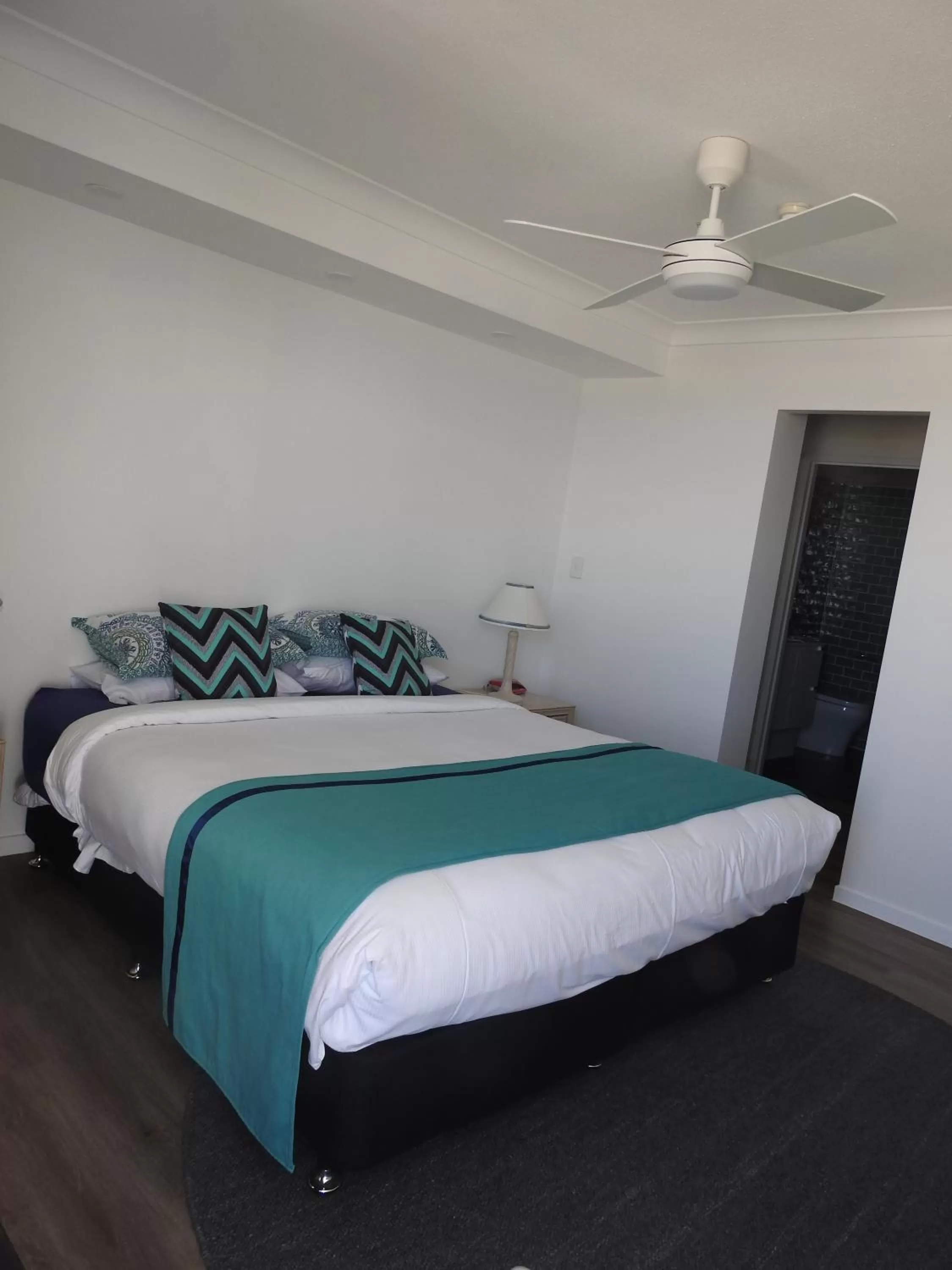 Bed in Albatross North Apartments