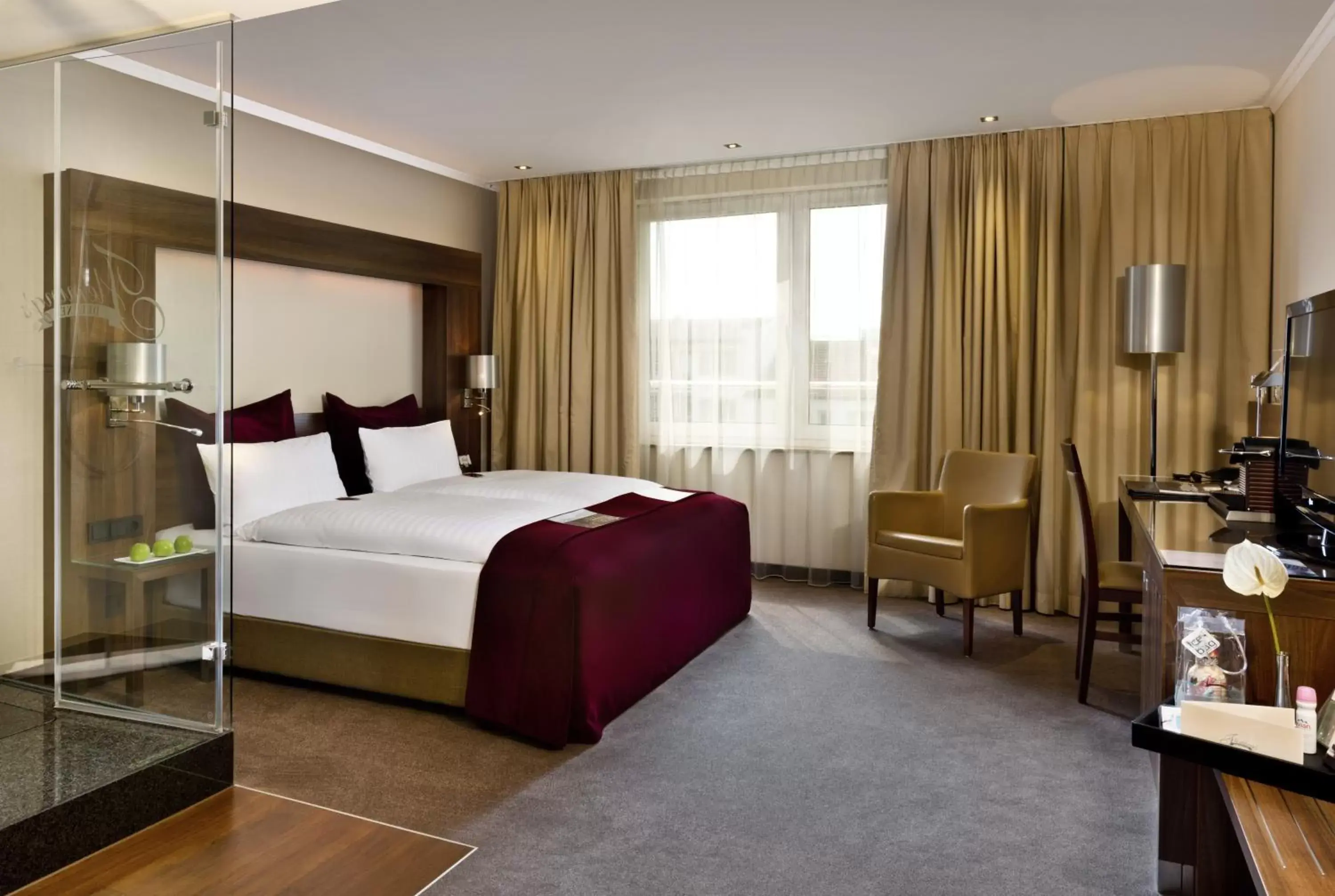 Photo of the whole room, Bed in Flemings Hotel Frankfurt Main-Riverside