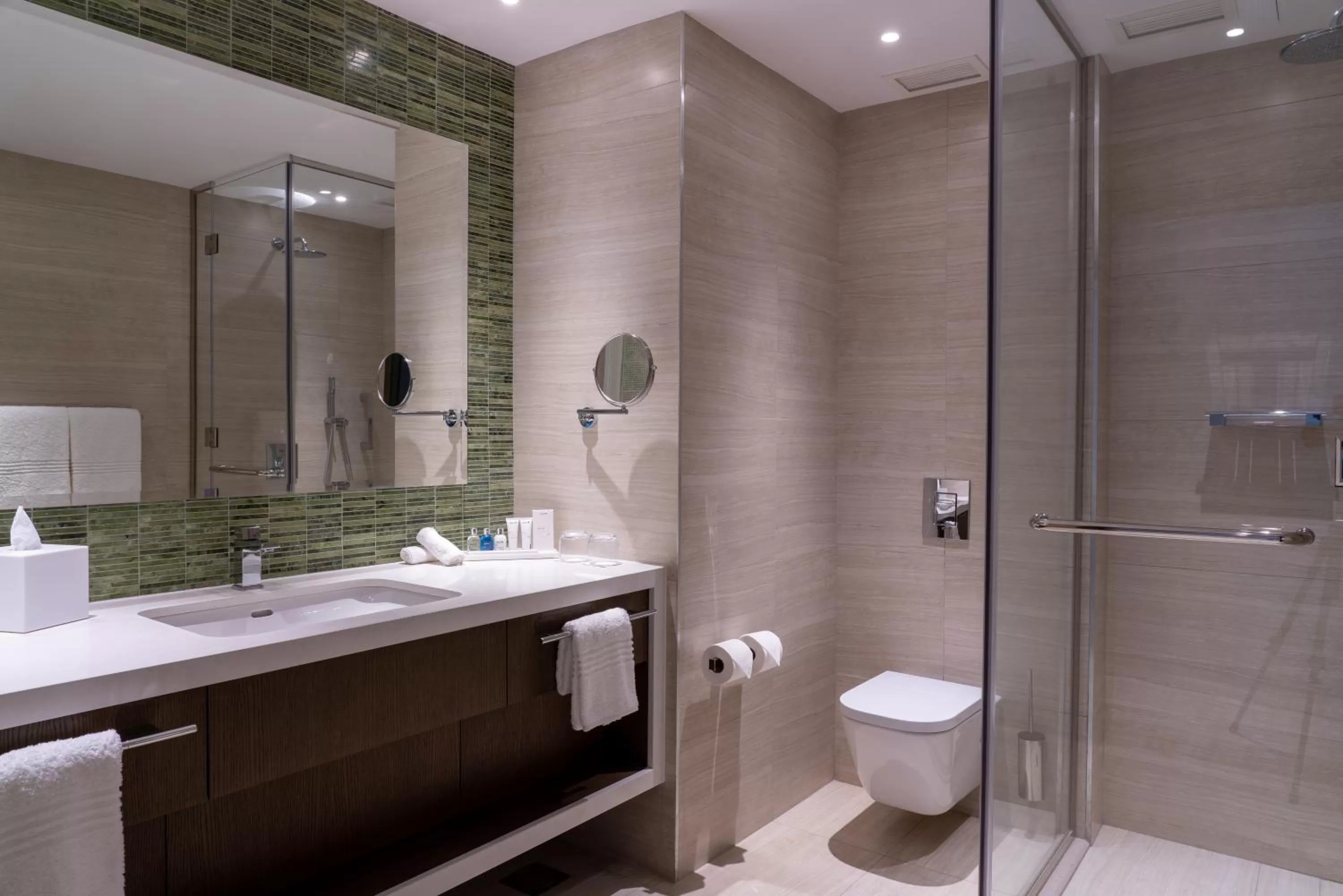 Shower in Radisson Blu Hotel & Residence Nairobi Arboretum