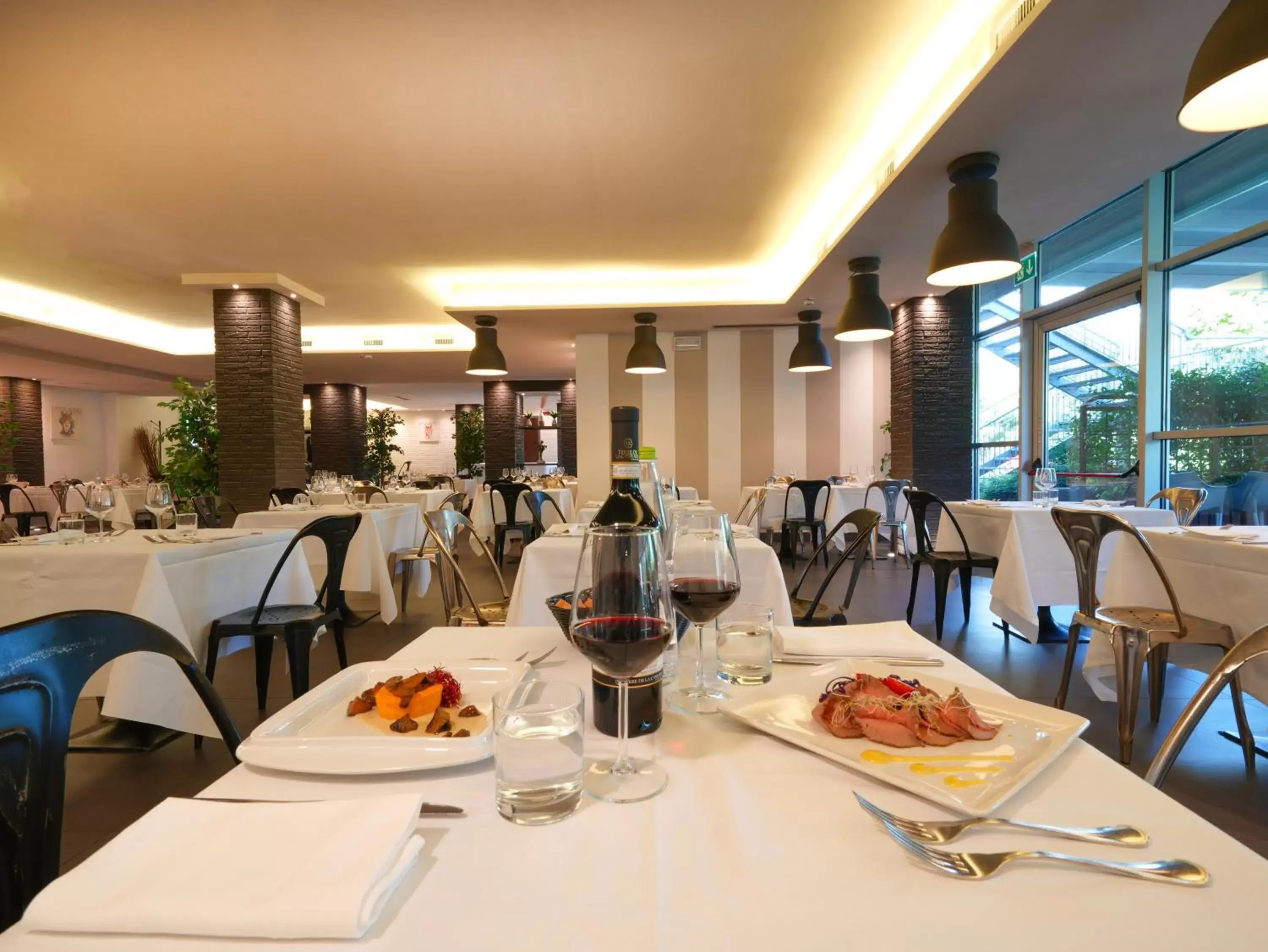 Restaurant/Places to Eat in Hotel La Meridiana