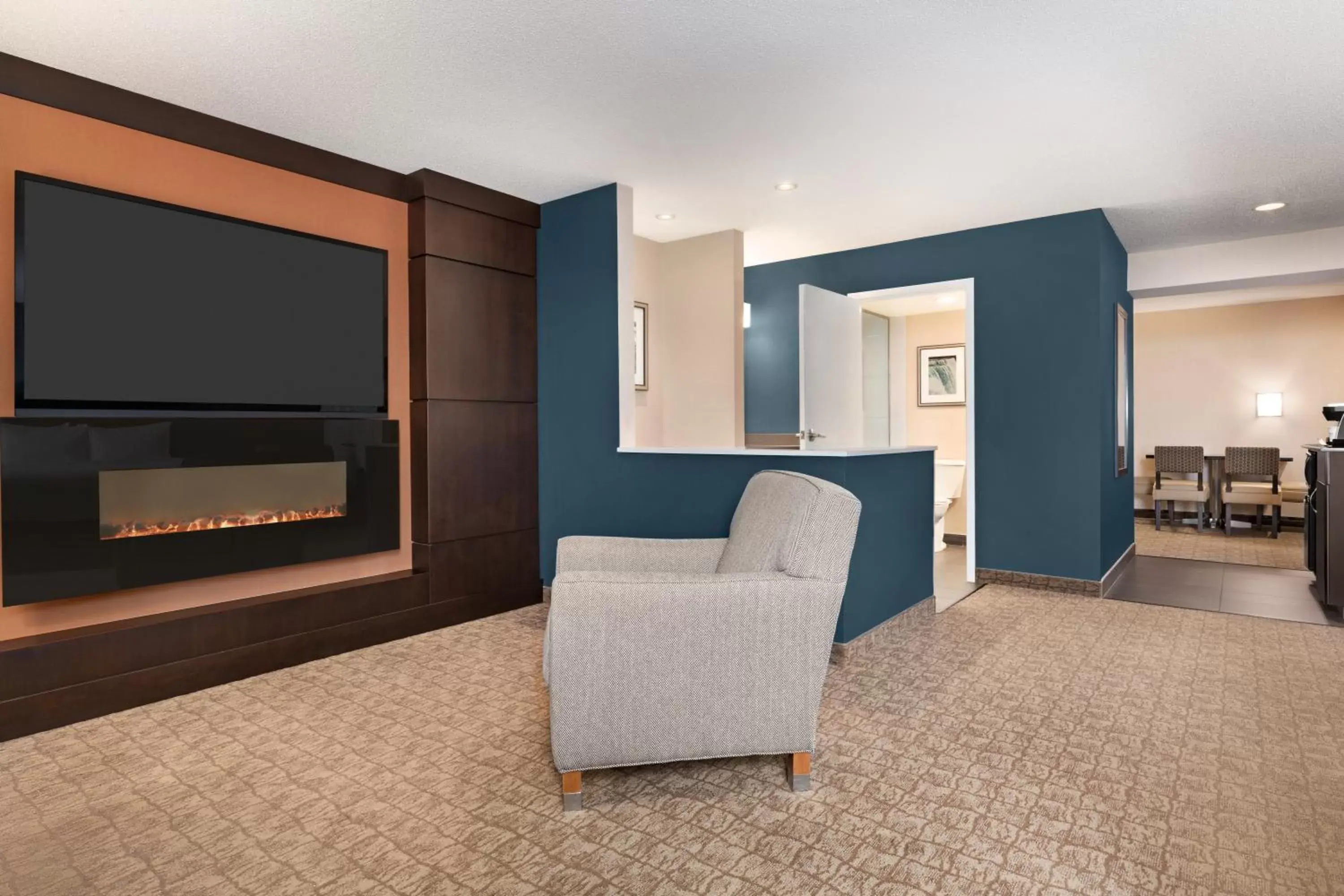 Bathroom, Seating Area in Wyndham Garden Niagara Falls Fallsview