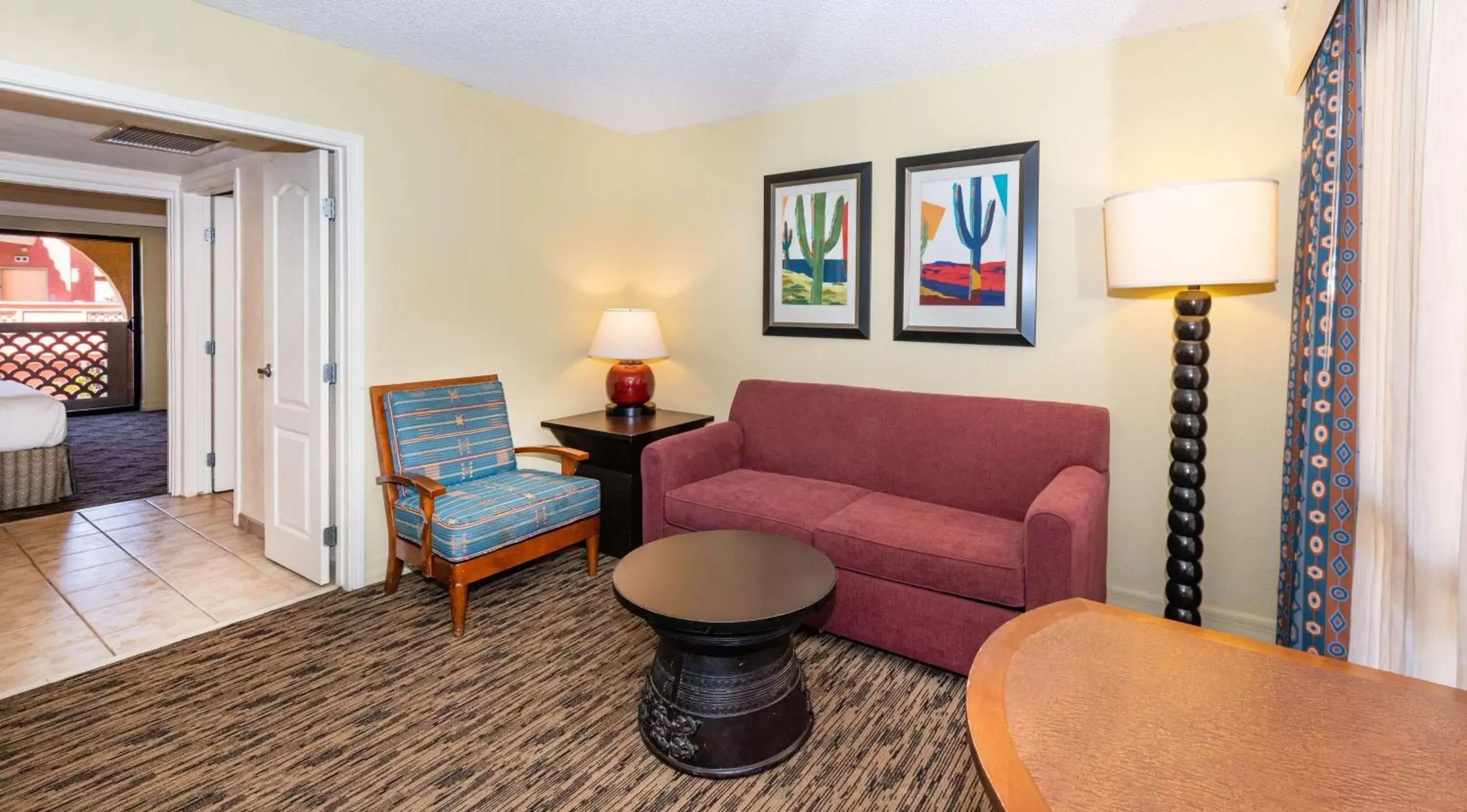 Living room, Seating Area in Hilton Phoenix Resort at the Peak - Formerly Pointe Hilton Squaw Peak Resort