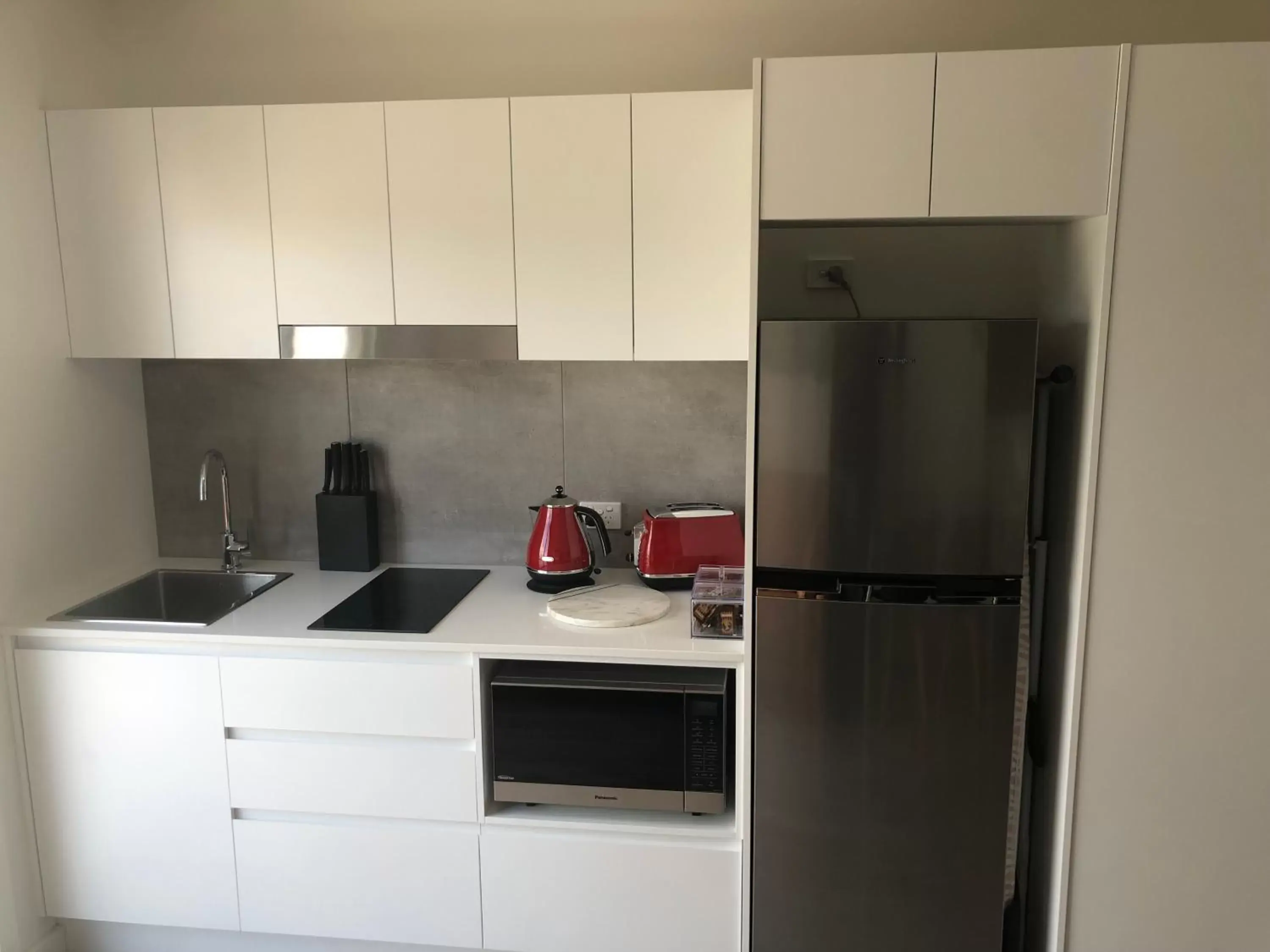 Coffee/tea facilities, Kitchen/Kitchenette in Alfred Apartments