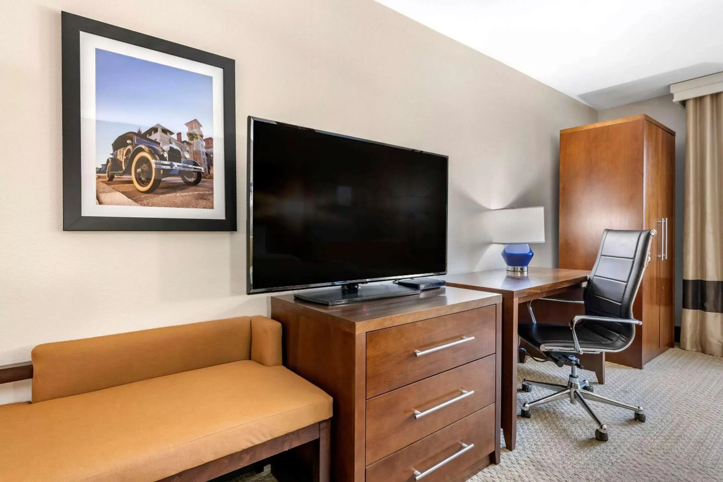 Photo of the whole room, TV/Entertainment Center in Comfort Inn & Suites Saint Augustine