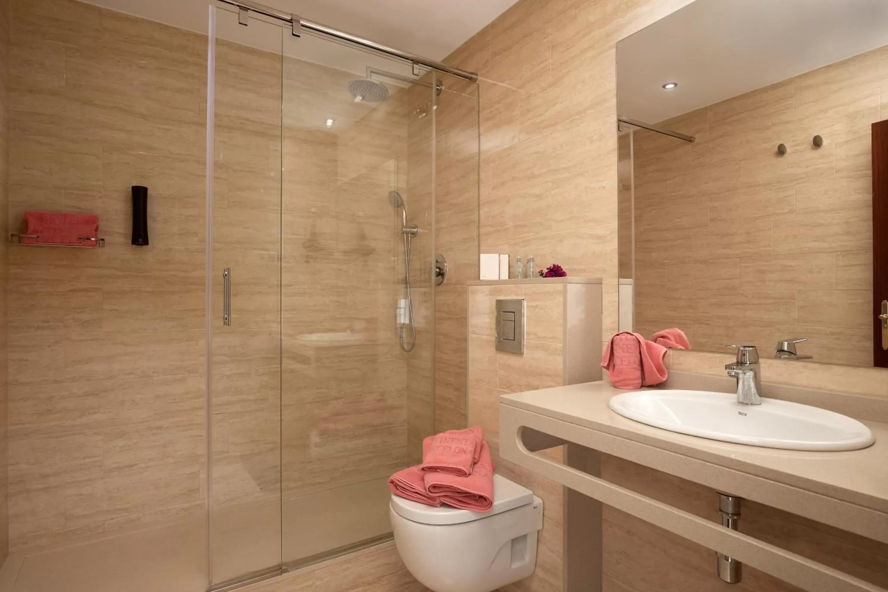 Shower, Bathroom in Hotel Continental Barcelona