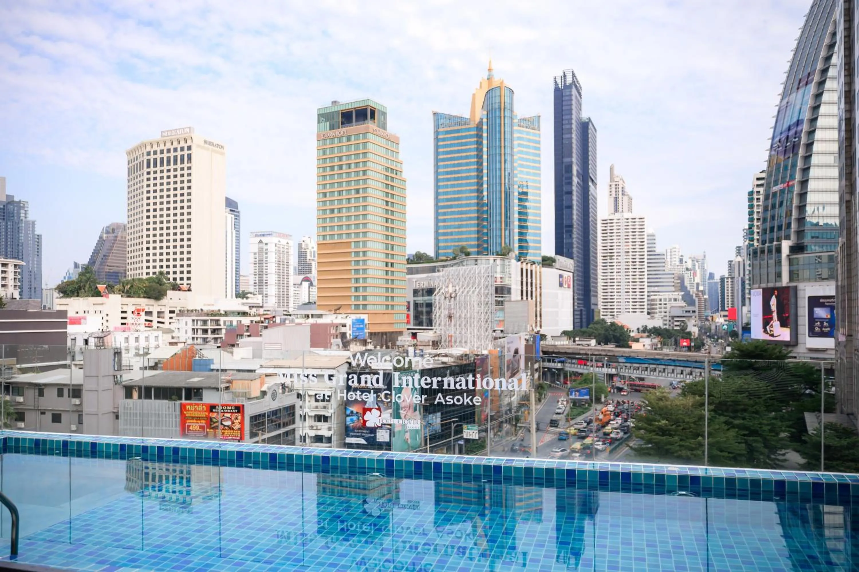 Swimming pool in Hotel Clover Asoke - SHA Extra Plus