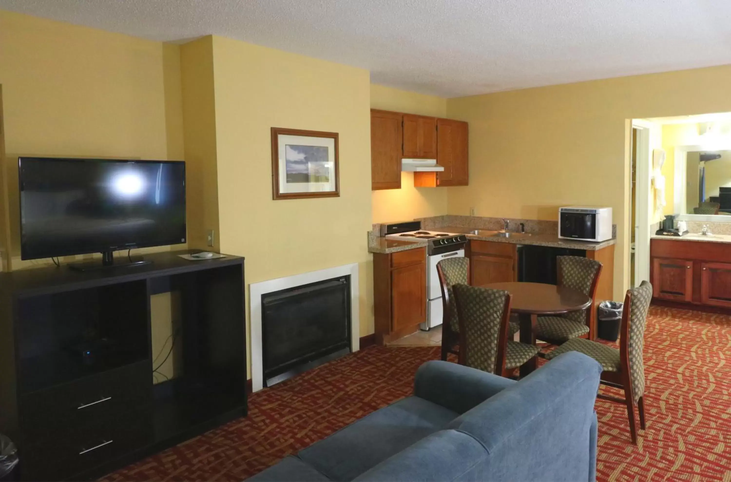 Photo of the whole room in Baymont by Wyndham Sevierville Pigeon Forge Photo of the whole room in Baymont by Wyndham Sevierville Pigeon Forge