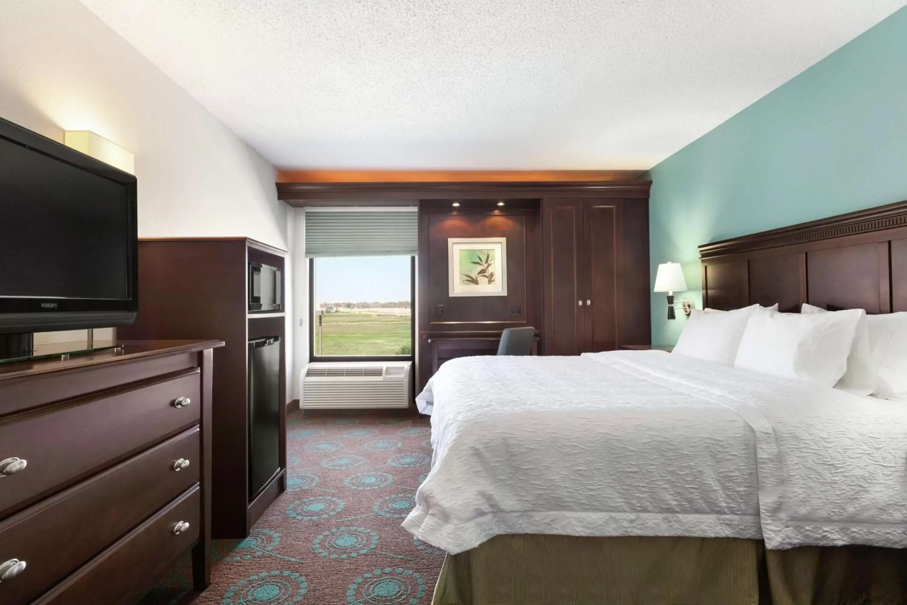 Bedroom, Bed in Hampton Inn Houston Northwest