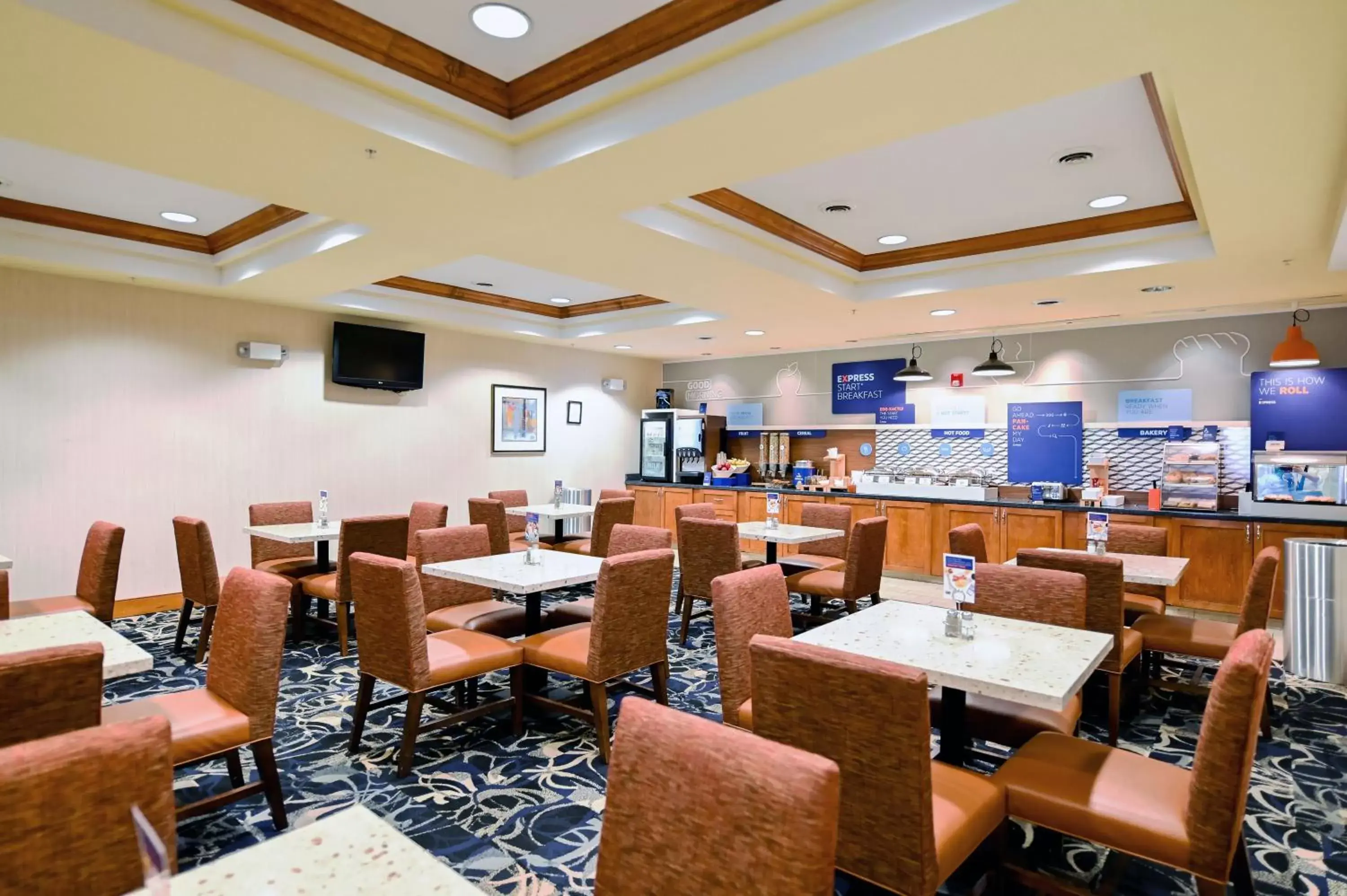 Breakfast, Restaurant/Places to Eat in Holiday Inn Express Ashland, an IHG Hotel