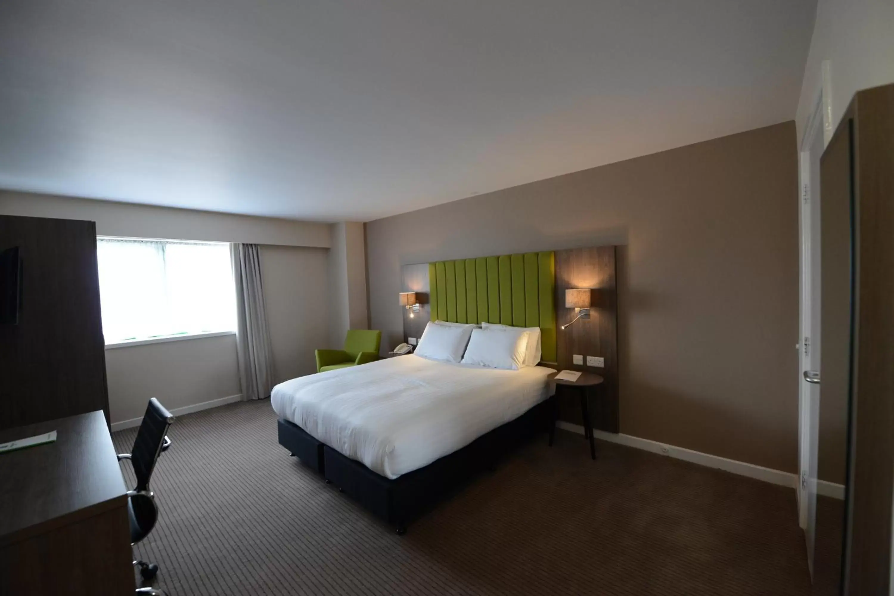 Photo of the whole room, Bed in Holiday Inn Wolverhampton - Racecourse, an IHG Hotel