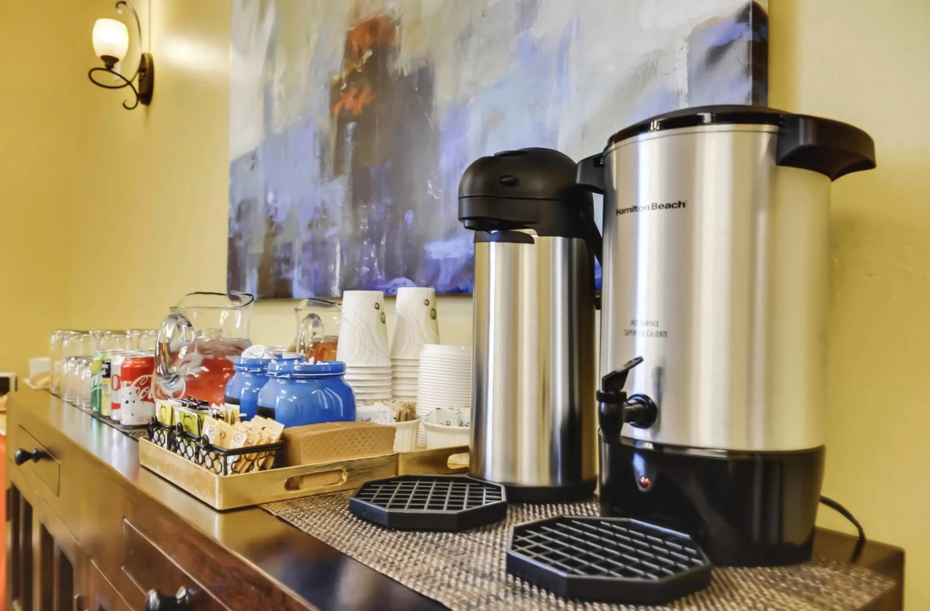Coffee/tea facilities in Forest Villas Hotel