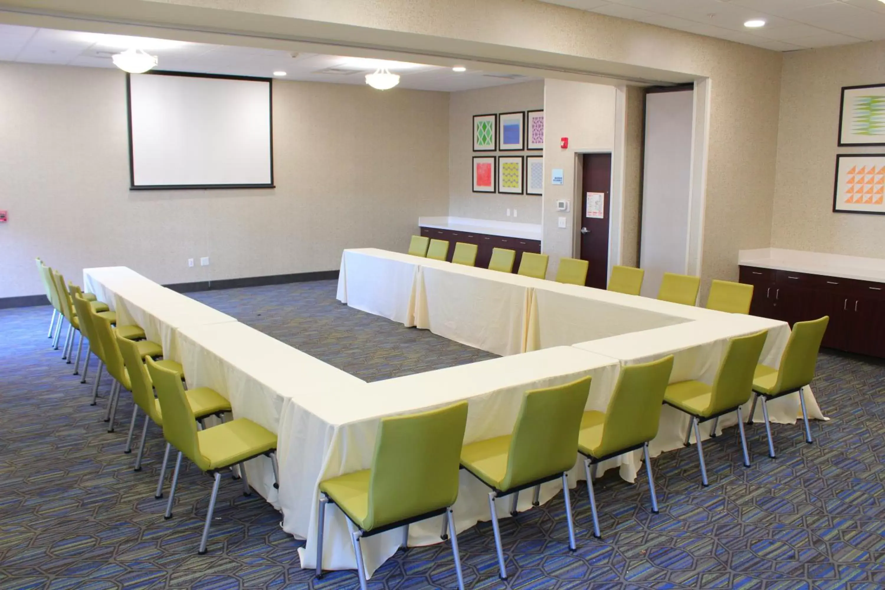 Meeting/conference room in Holiday Inn Express Hotel & Suites Napa Valley-American Canyon, an IHG Hotel